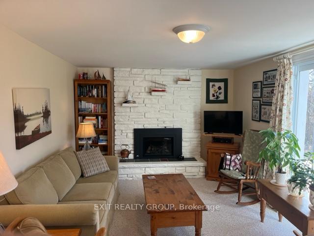 Photo 14 of 18 Diamond Crescent, Belleville, Belleville Ward — HOMEH
