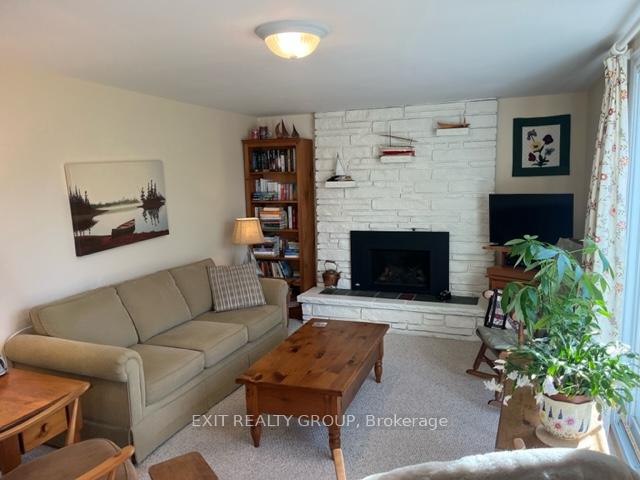 Photo 15 of 18 Diamond Crescent, Belleville, Belleville Ward — HOMEH