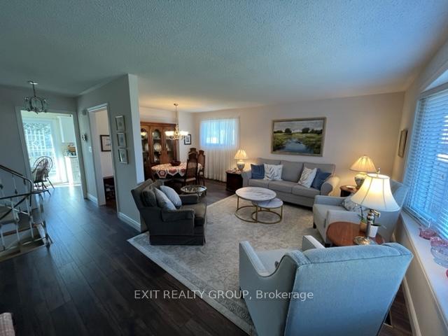 Photo 21 of 18 Diamond Crescent, Belleville, Belleville Ward — HOMEH