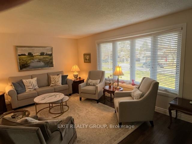 Photo 22 of 18 Diamond Crescent, Belleville, Belleville Ward — HOMEH