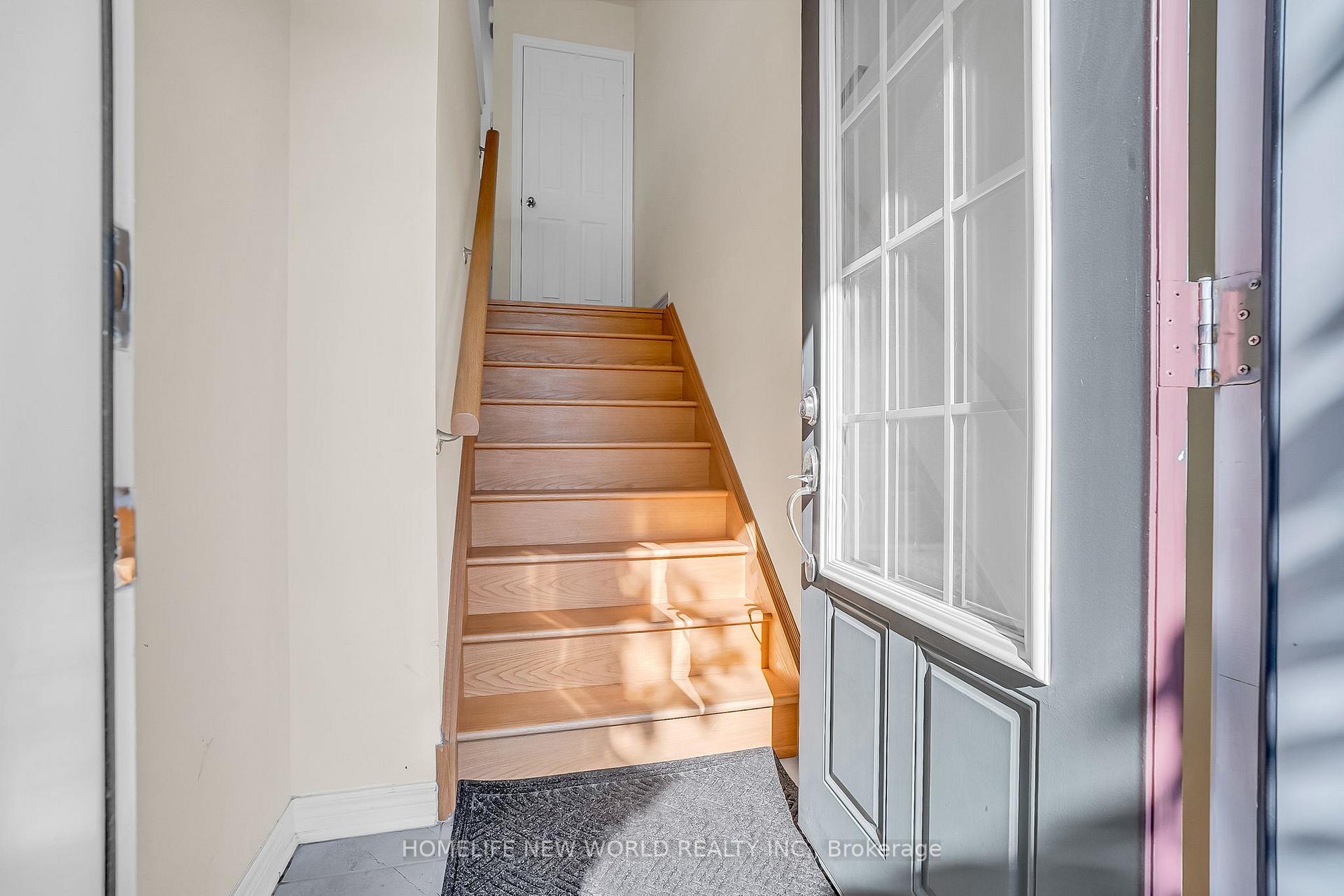 Photo 3 of 193 Dundas Way, Markham, Greensborough — HOMEH