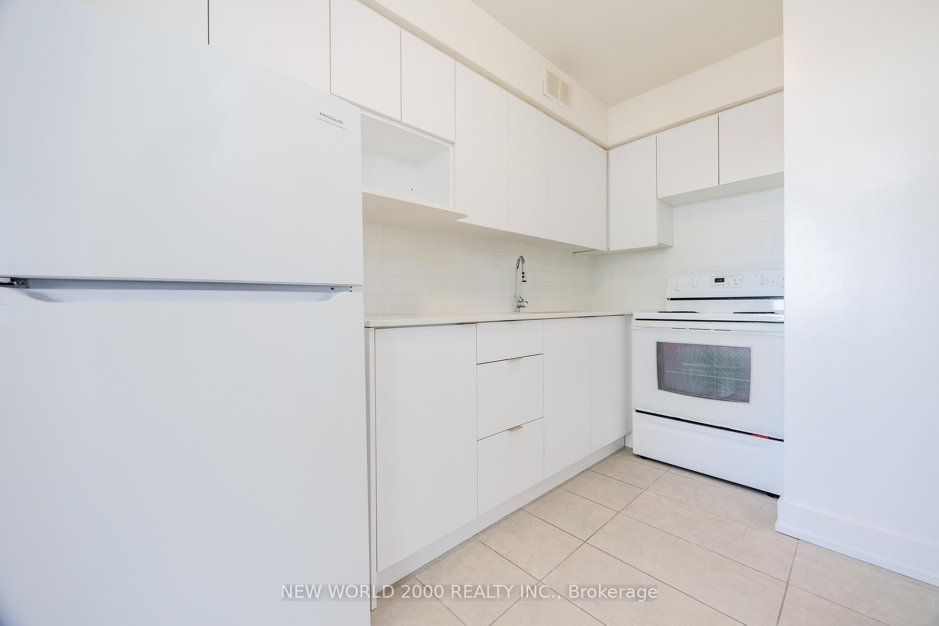Front of Unit 711, 33 Erskine Avenue