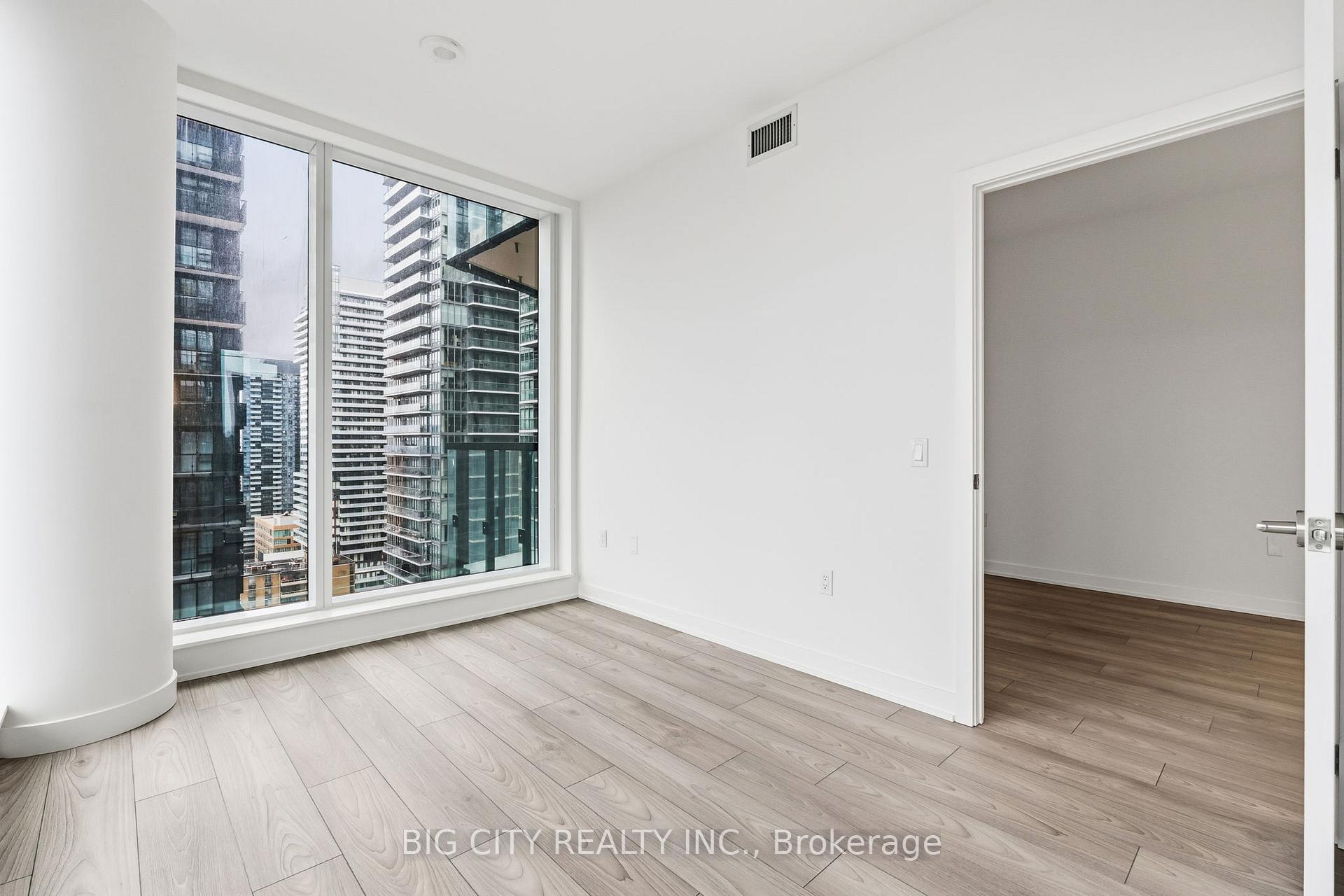 Photo 5 of Unit 2112, 110 Broadway Avenue, Toronto, Mount Pleasant West — HOMEH
