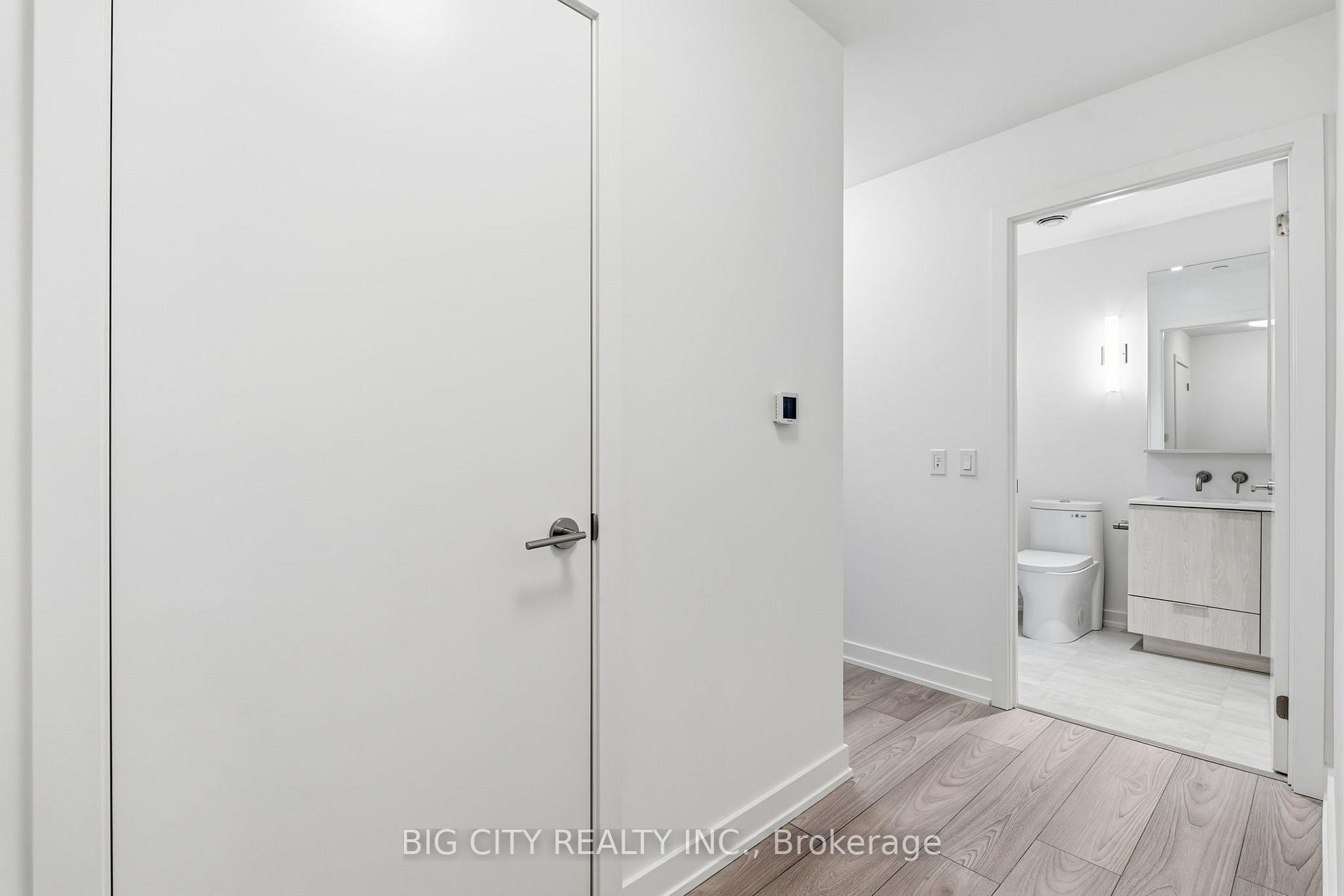 Photo 8 of Unit 2112, 110 Broadway Avenue, Toronto, Mount Pleasant West — HOMEH