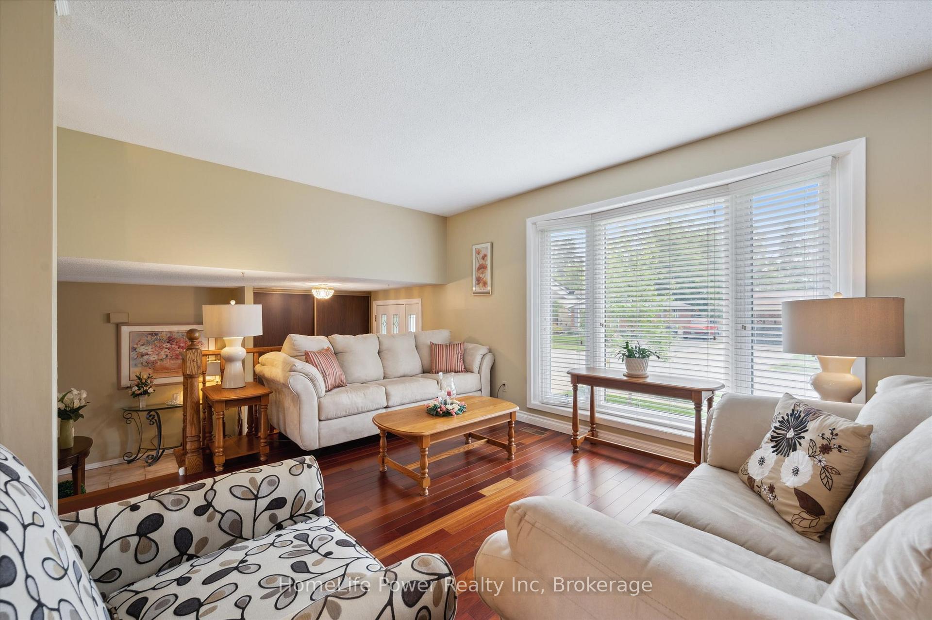 Photo 5 of 36 Sanderson Drive, Guelph, Willow West/Sugarbush/West Acres — HOMEH