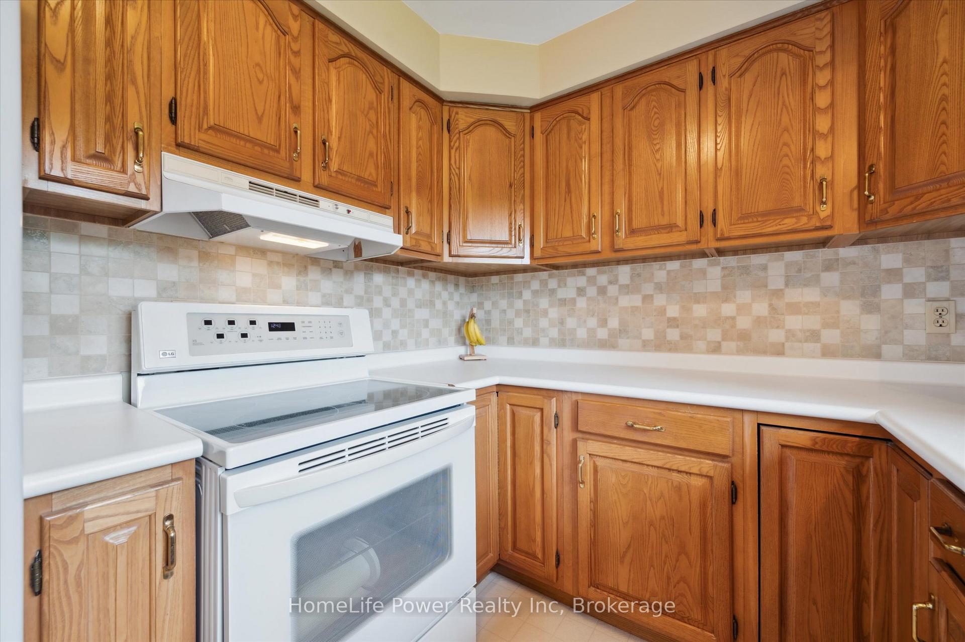 Photo 10 of 36 Sanderson Drive, Guelph, Willow West/Sugarbush/West Acres — HOMEH