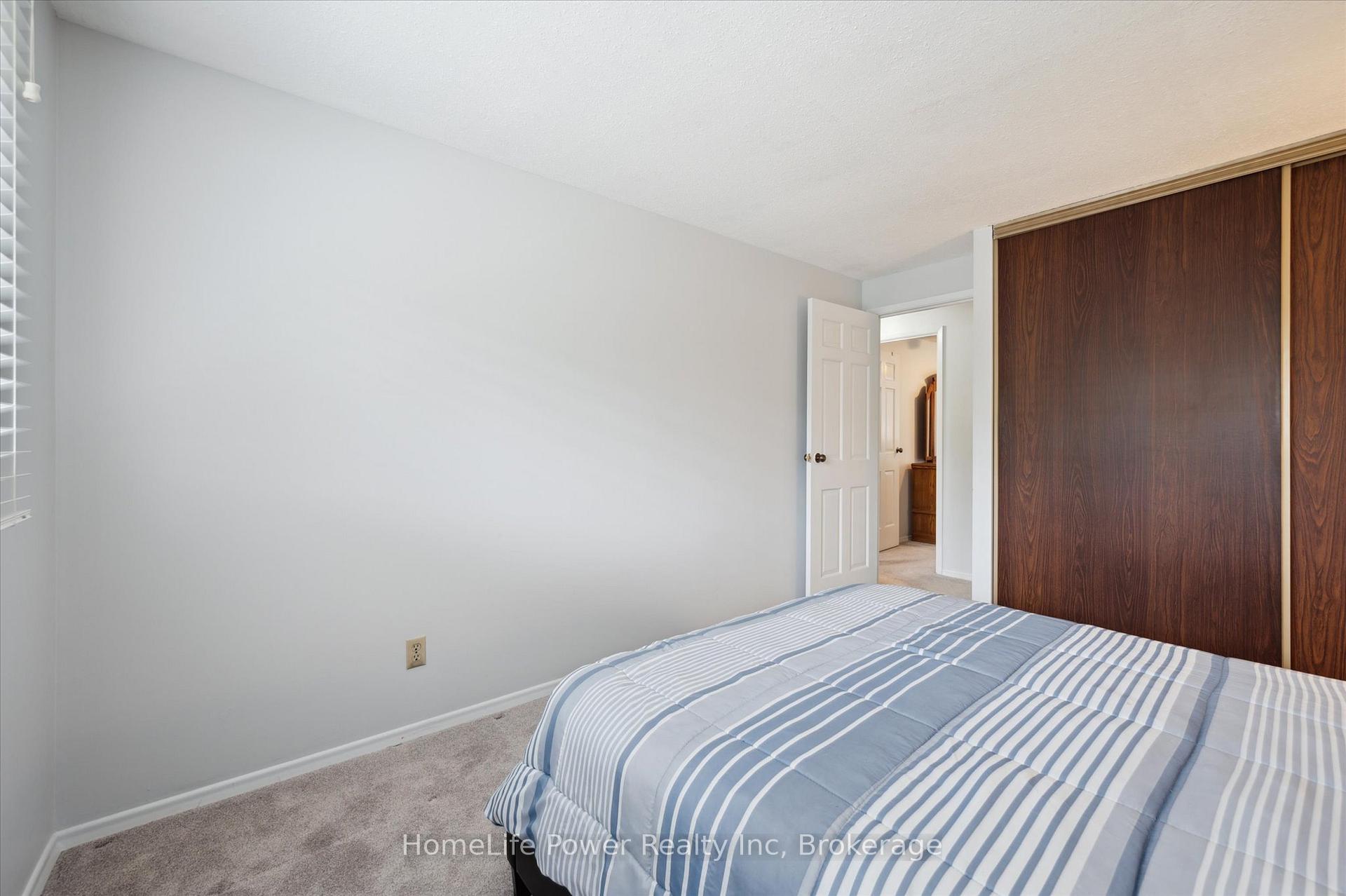 Photo 22 of 36 Sanderson Drive, Guelph, Willow West/Sugarbush/West Acres — HOMEH