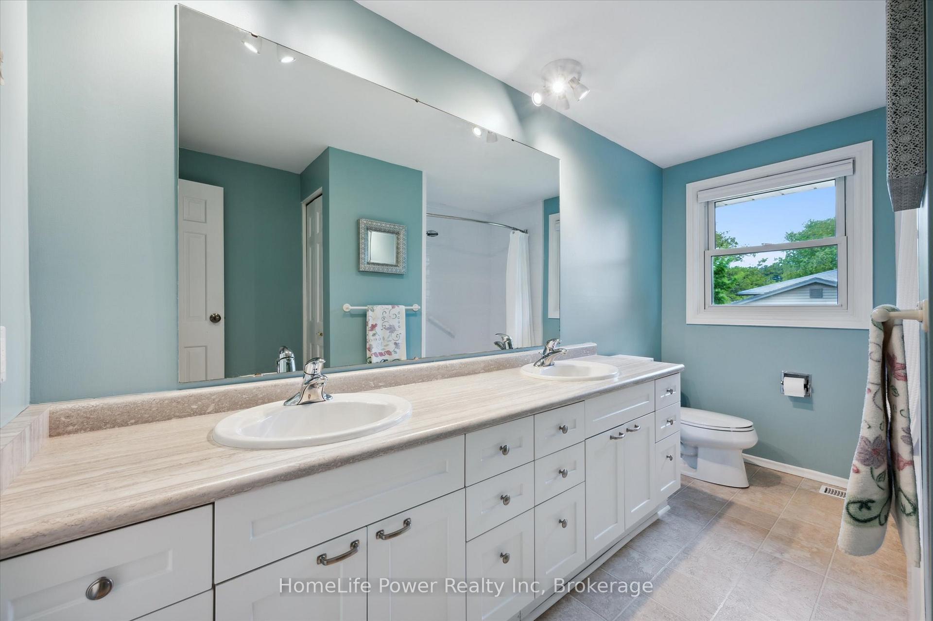 Photo 23 of 36 Sanderson Drive, Guelph, Willow West/Sugarbush/West Acres — HOMEH