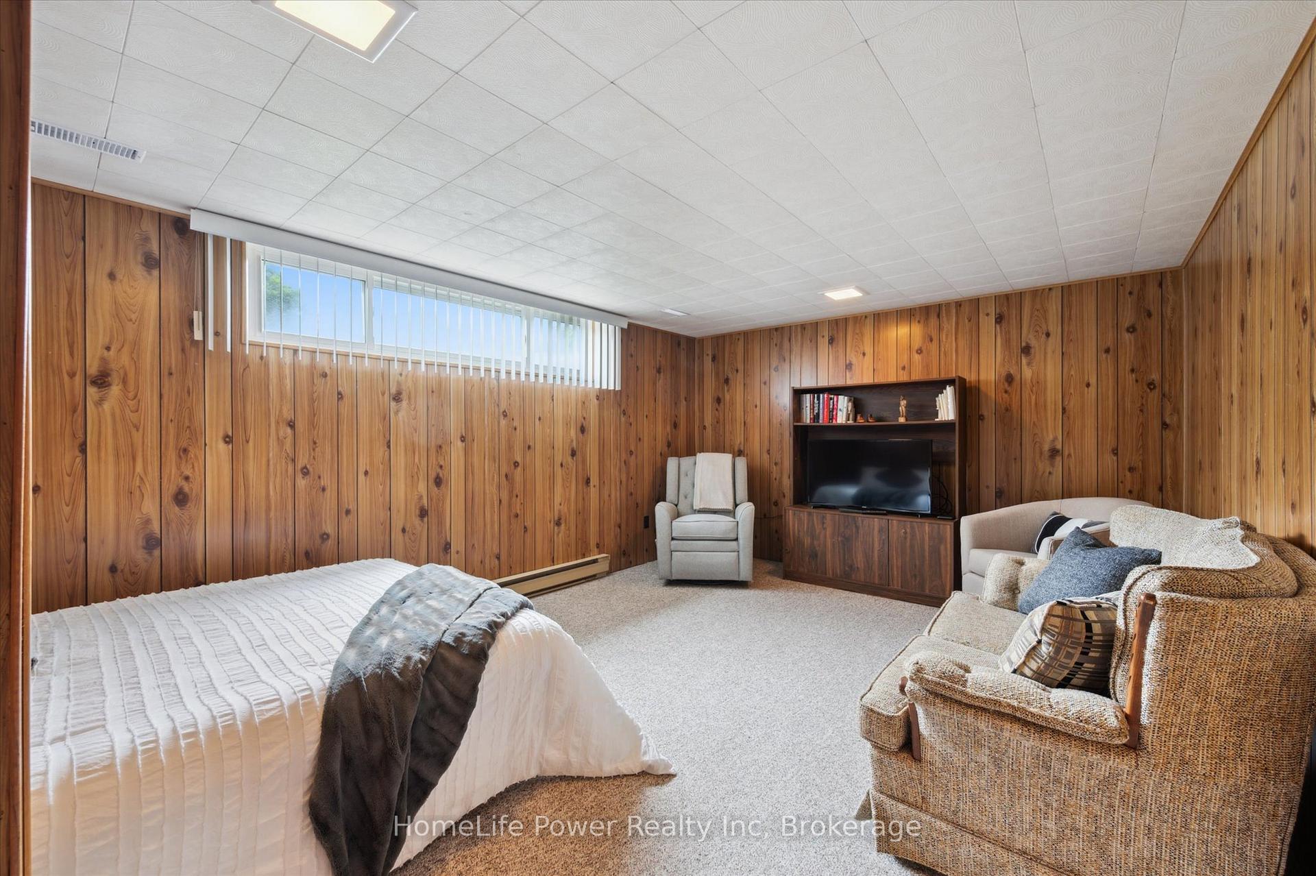 Photo 24 of 36 Sanderson Drive, Guelph, Willow West/Sugarbush/West Acres — HOMEH