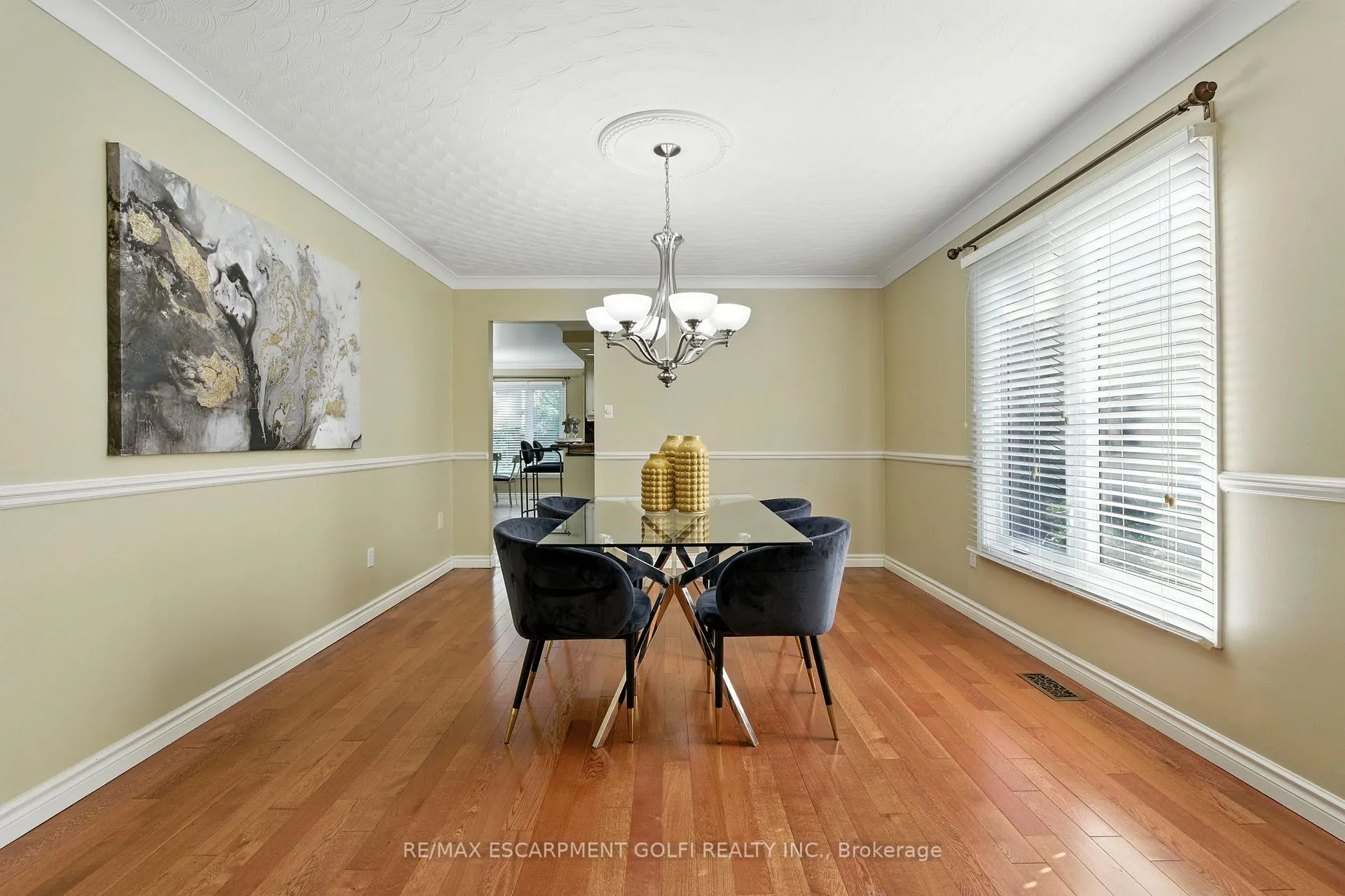 Photo 10 of 6 Renata Court, Hamilton, Cootes Paradise — HOMEH