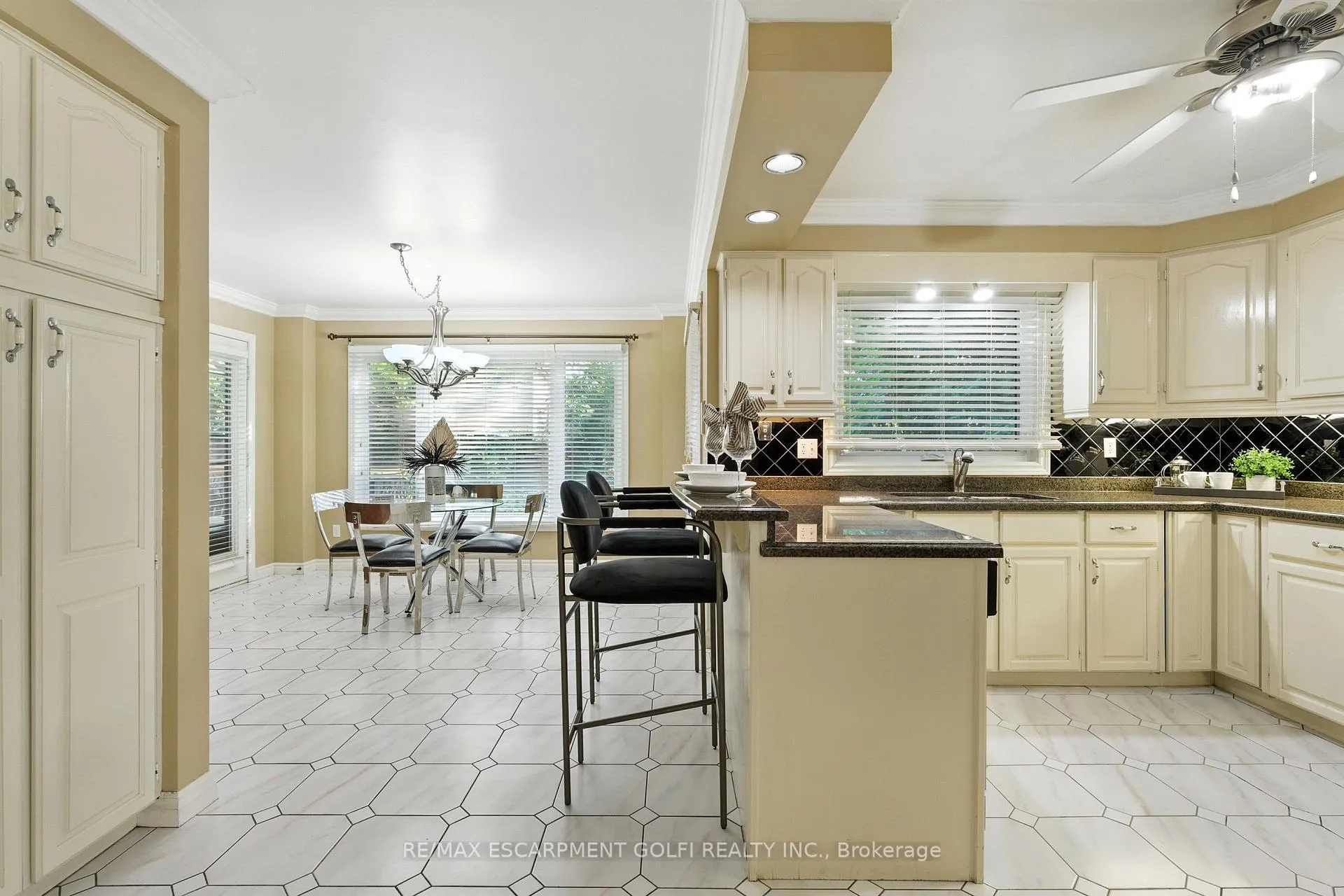 Photo 12 of 6 Renata Court, Hamilton, Cootes Paradise — HOMEH
