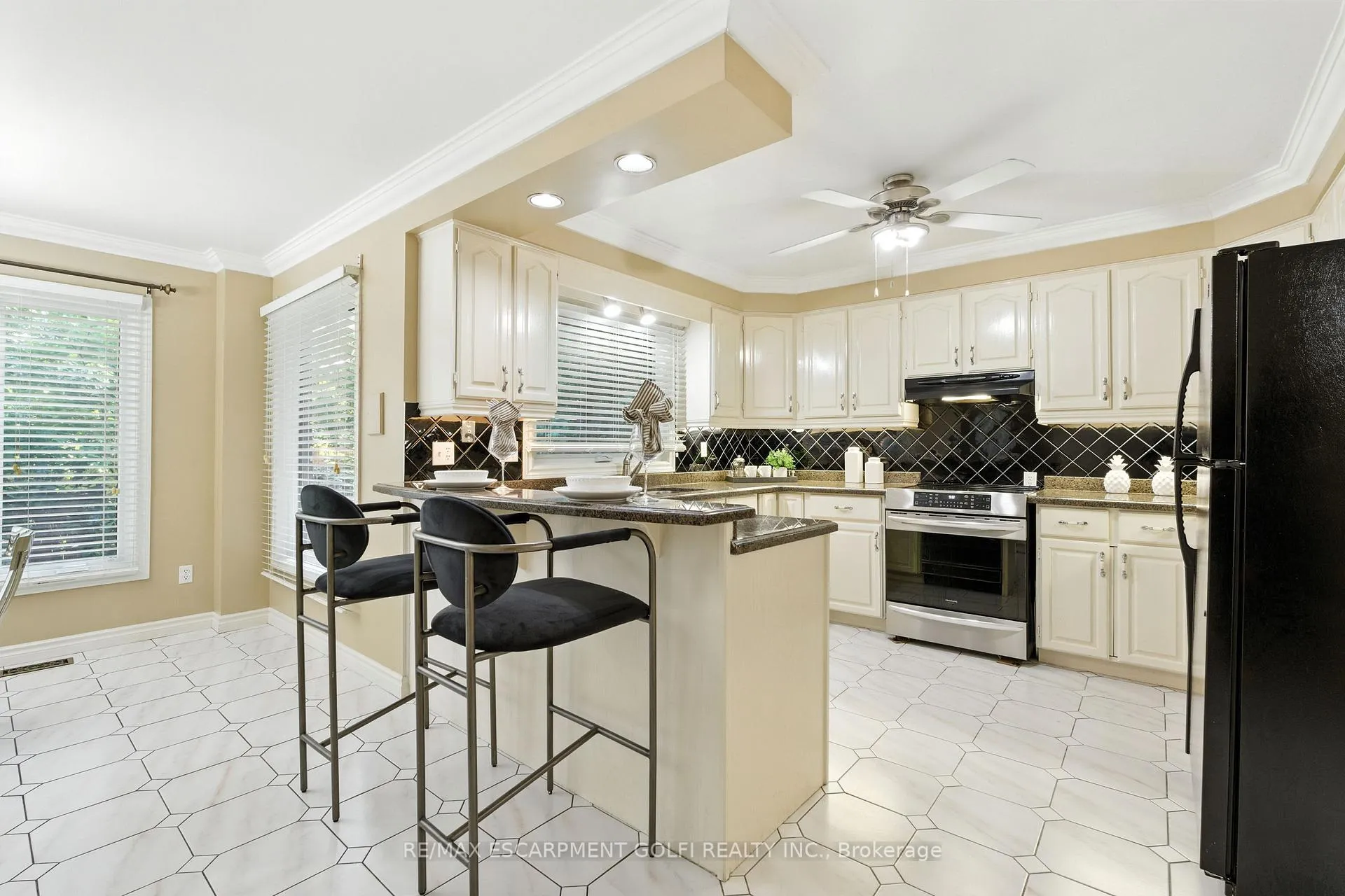 Photo 13 of 6 Renata Court, Hamilton, Cootes Paradise — HOMEH