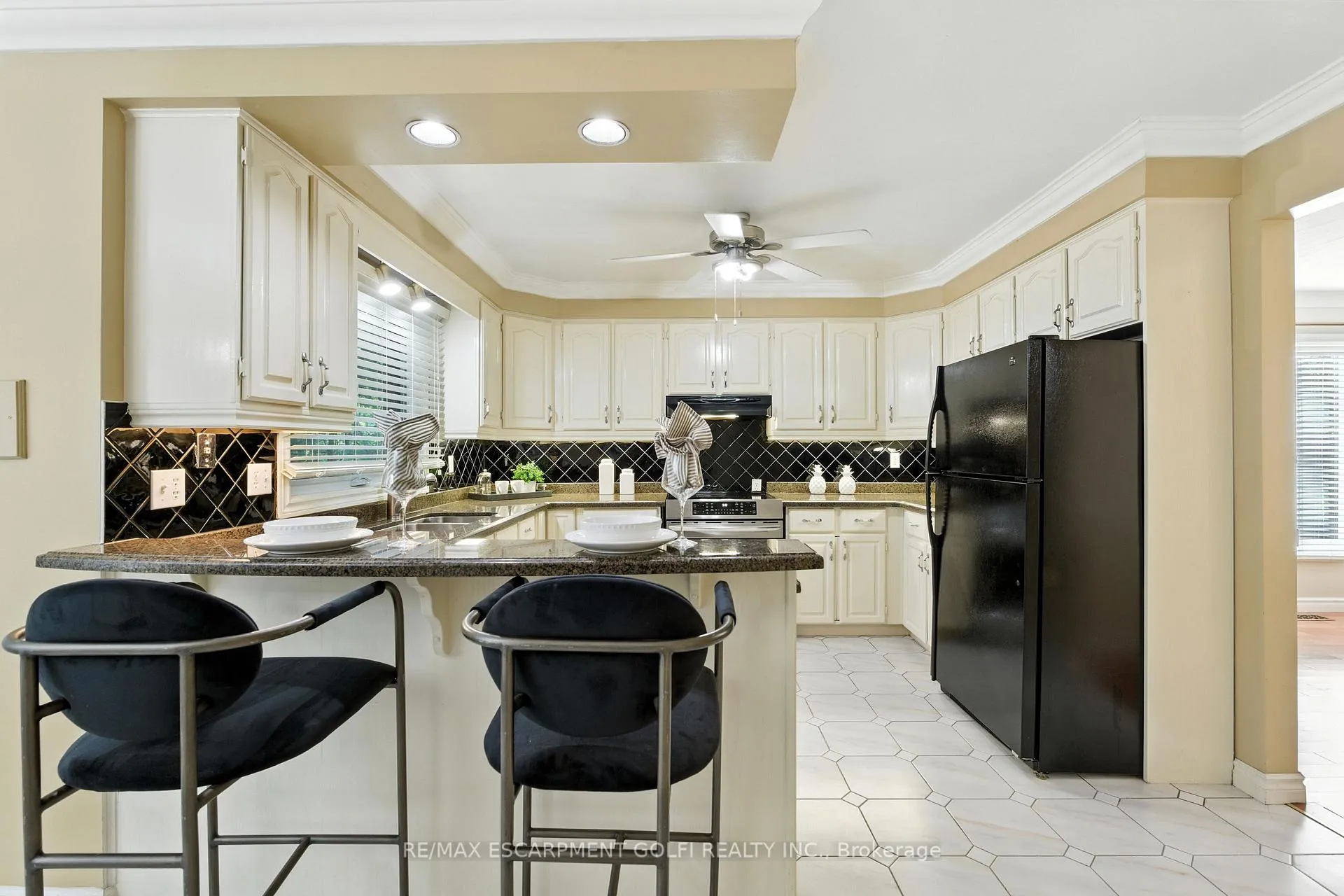 Photo 14 of 6 Renata Court, Hamilton, Cootes Paradise — HOMEH
