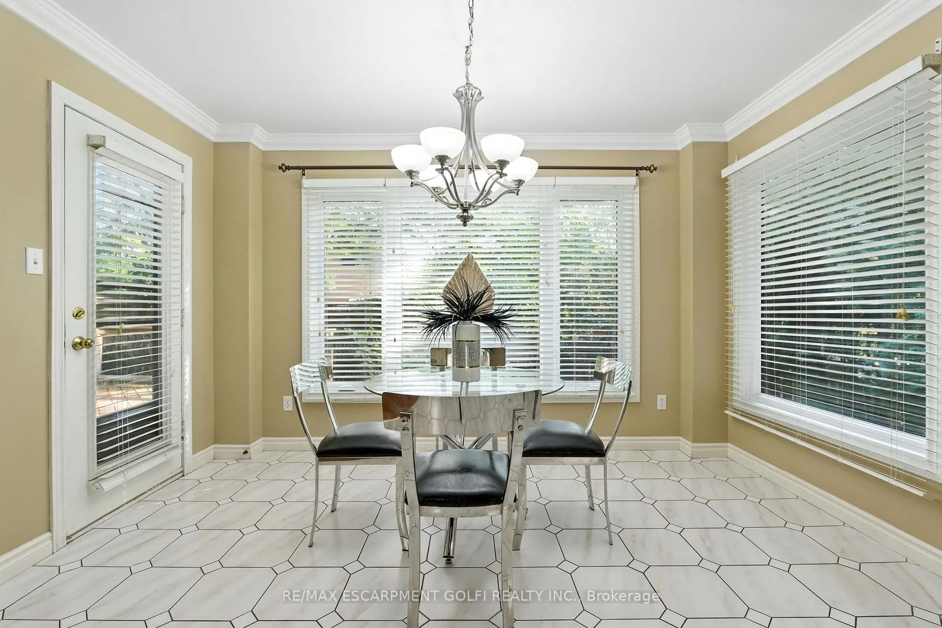 Photo 17 of 6 Renata Court, Hamilton, Cootes Paradise — HOMEH