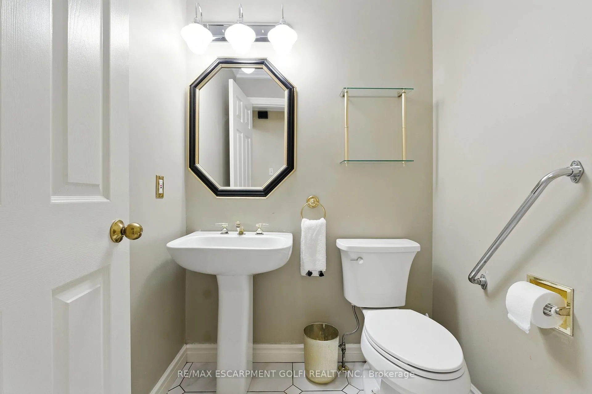 Photo 24 of 6 Renata Court, Hamilton, Cootes Paradise — HOMEH