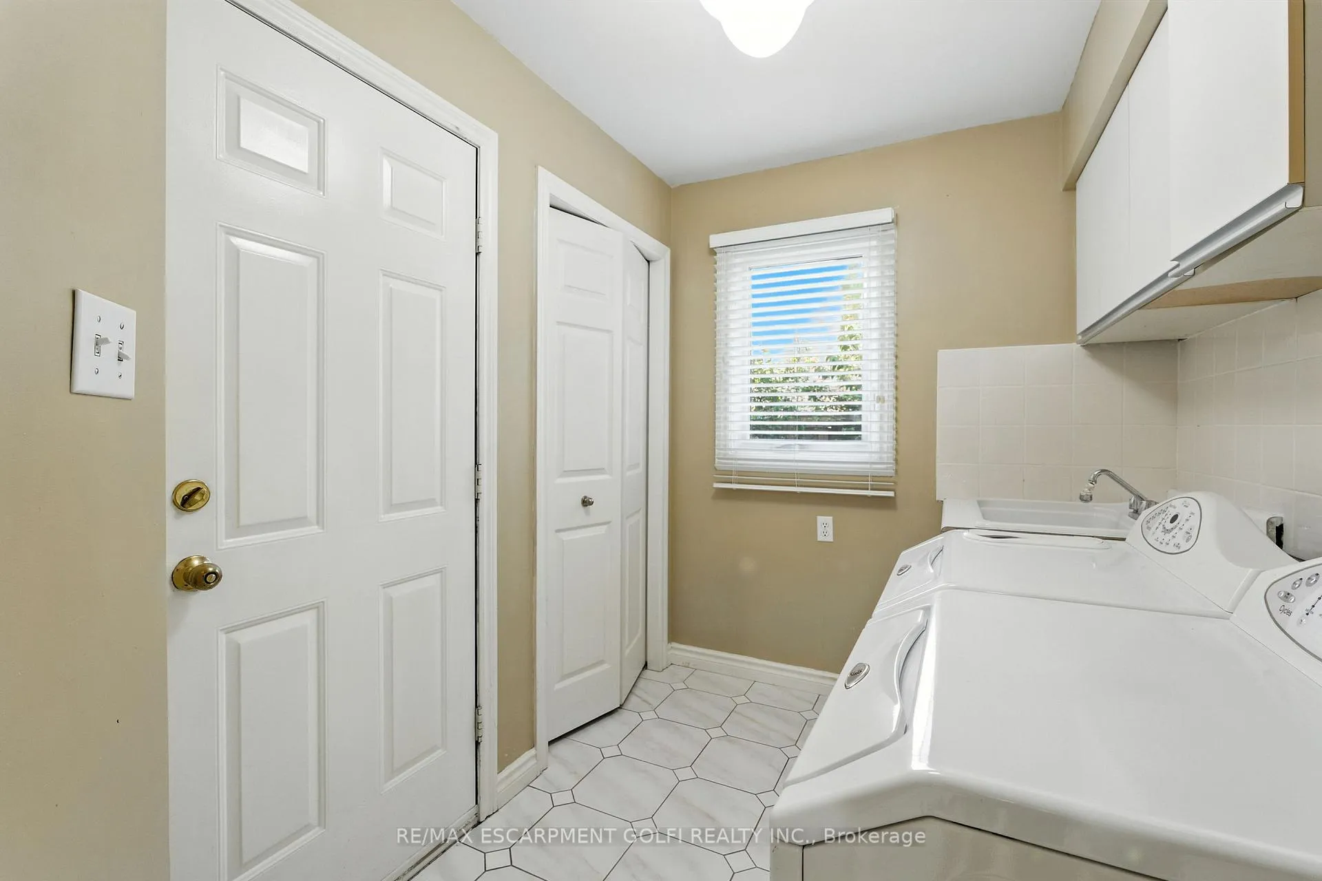 Photo 25 of 6 Renata Court, Hamilton, Cootes Paradise — HOMEH