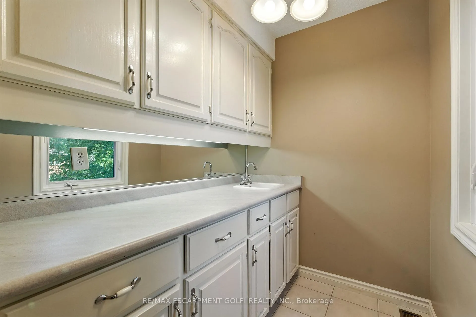 Photo 35 of 6 Renata Court, Hamilton, Cootes Paradise — HOMEH
