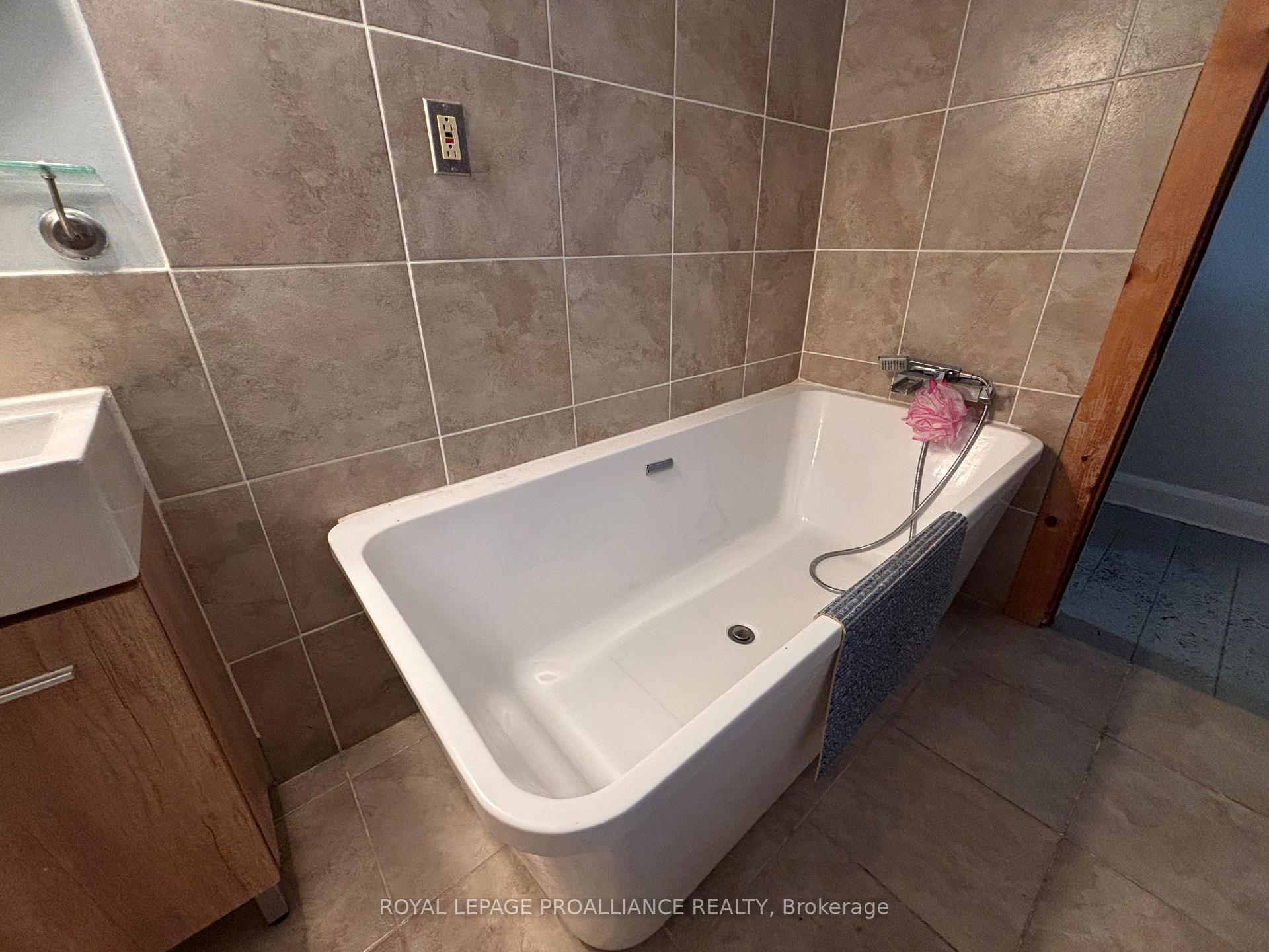 Photo 22 of 1022 Bridge Street, Frontenac, Frontenac Centre — HOMEH