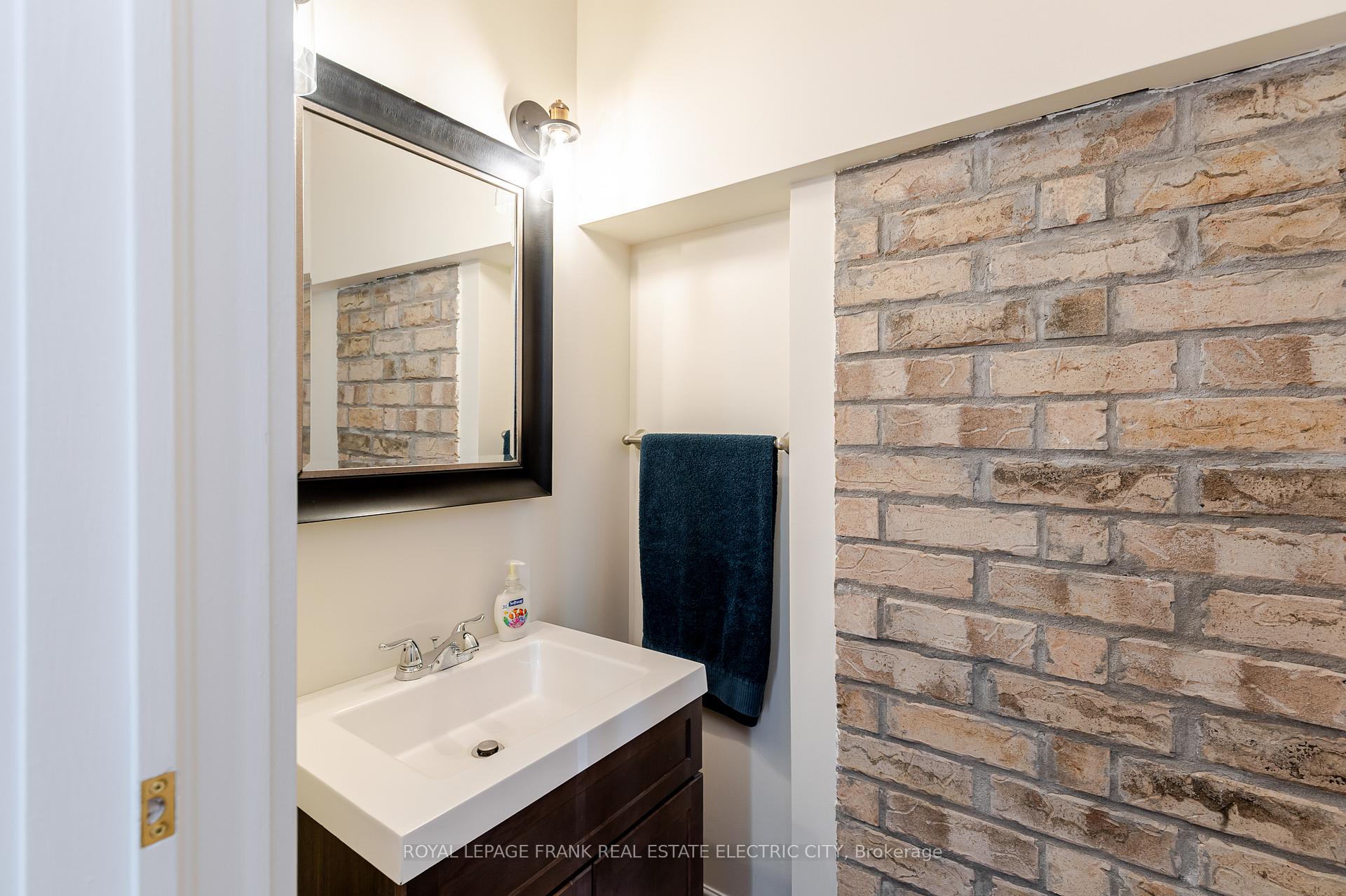 Photo 12 of 577 Walnut Street, Peterborough, Town Ward 3 — HOMEH