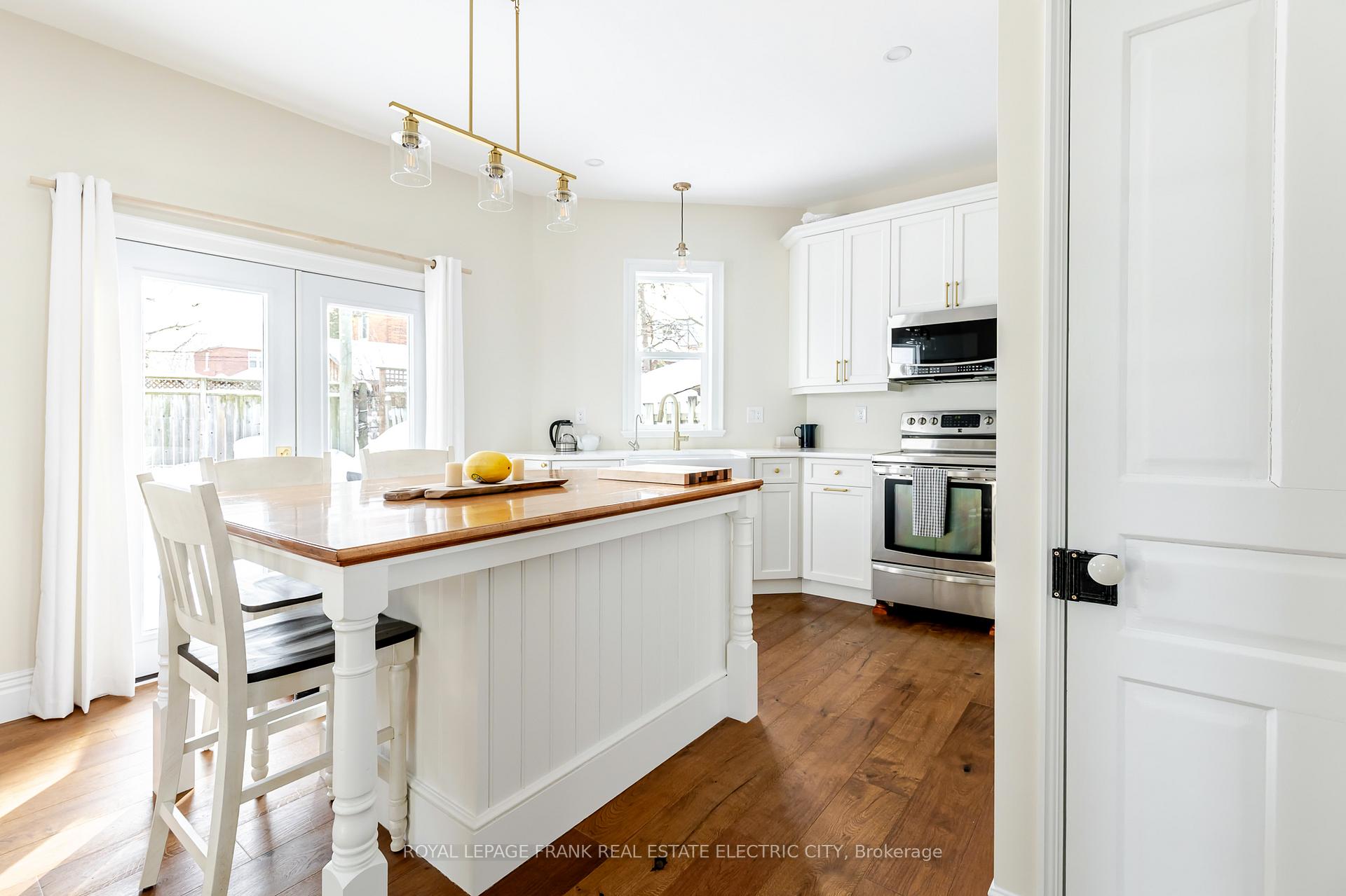 Photo 15 of 577 Walnut Street, Peterborough, Town Ward 3 — HOMEH