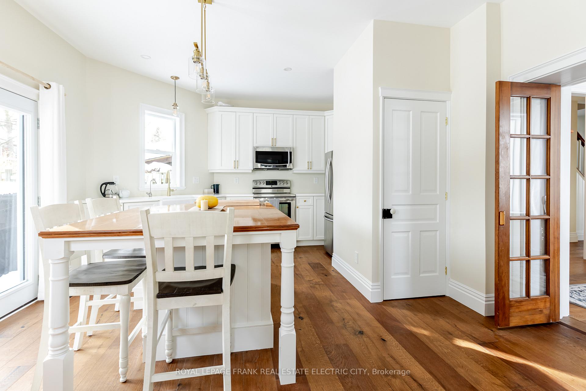 Photo 16 of 577 Walnut Street, Peterborough, Town Ward 3 — HOMEH