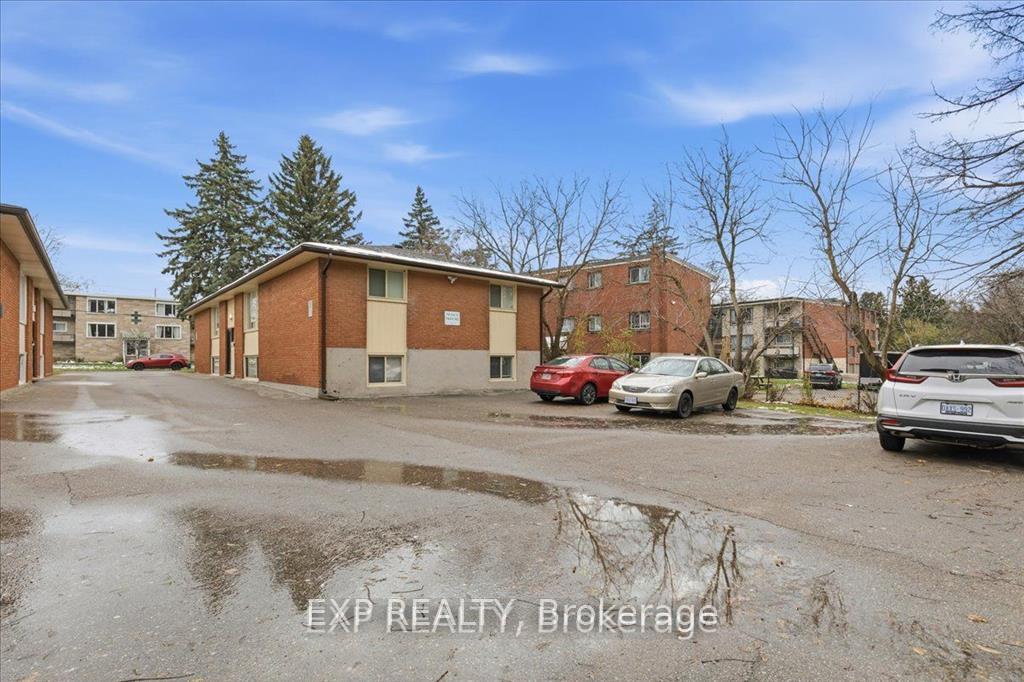 Photo 3 of 72 Barbara Crescent, Kitchener — HOMEH