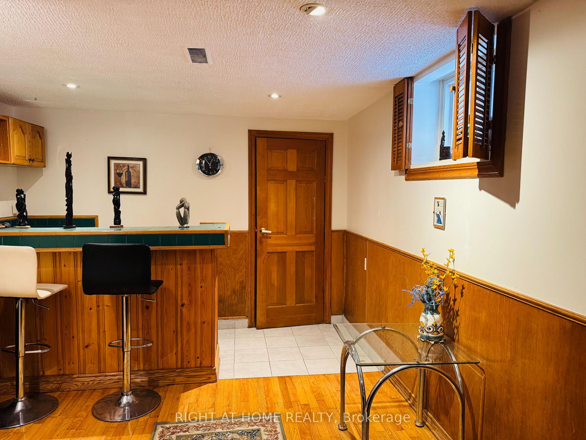 Photo 5 of Unit (Lower Level-Unit 1), 15 Lynnhaven Road, Toronto, Englemount-Lawrence — HOMEH