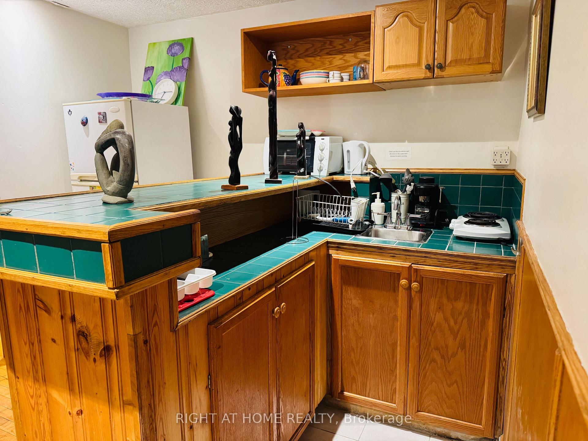 Photo 6 of Unit (Lower Level-Unit 1), 15 Lynnhaven Road, Toronto, Englemount-Lawrence — HOMEH