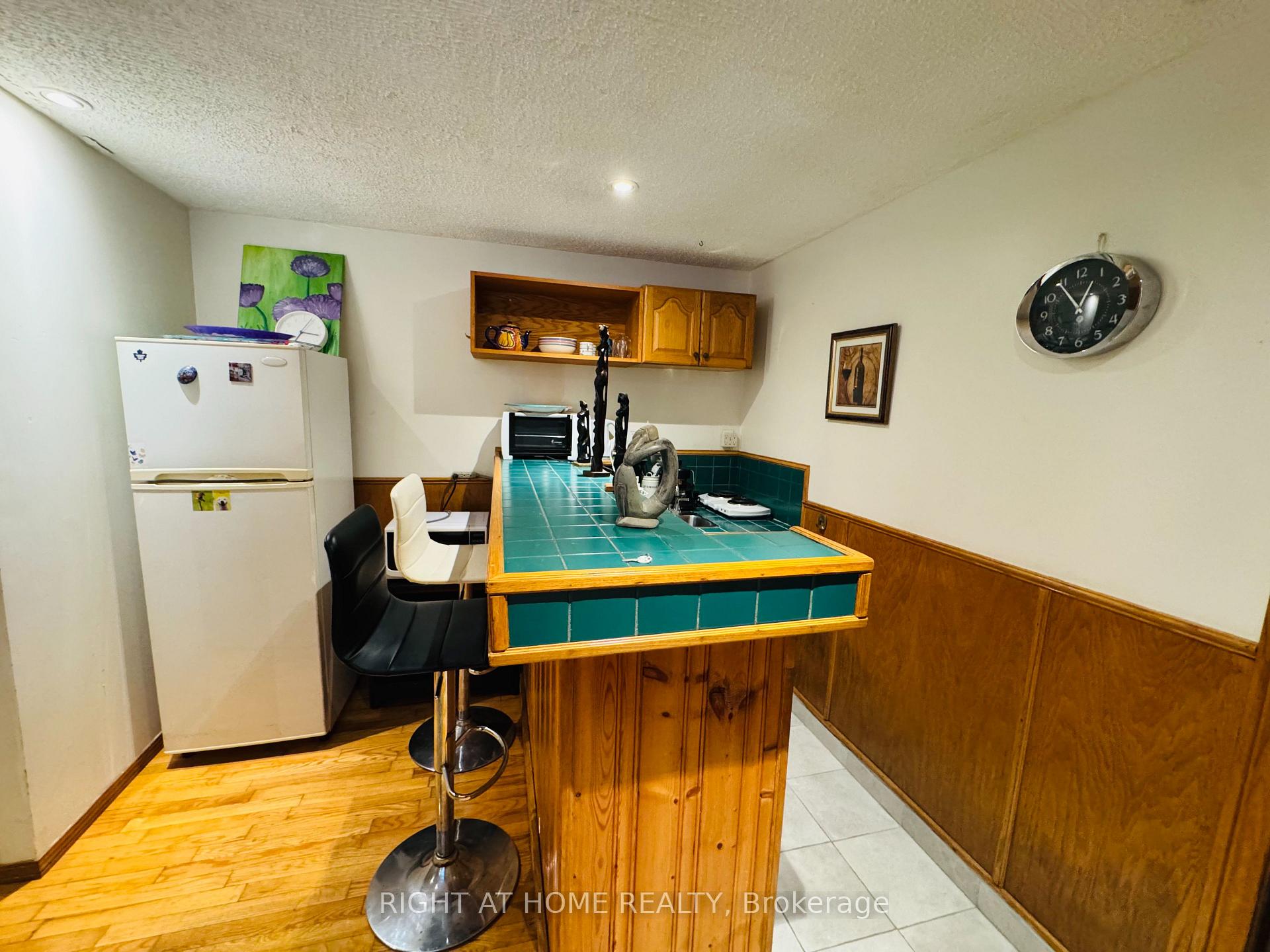 Photo 7 of Unit (Lower Level-Unit 1), 15 Lynnhaven Road, Toronto, Englemount-Lawrence — HOMEH