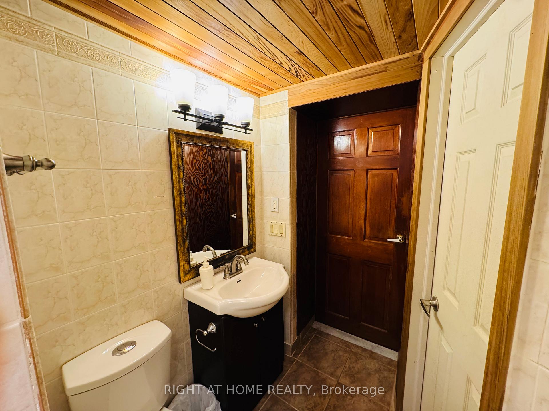 Photo 8 of Unit (Lower Level-Unit 1), 15 Lynnhaven Road, Toronto, Englemount-Lawrence — HOMEH