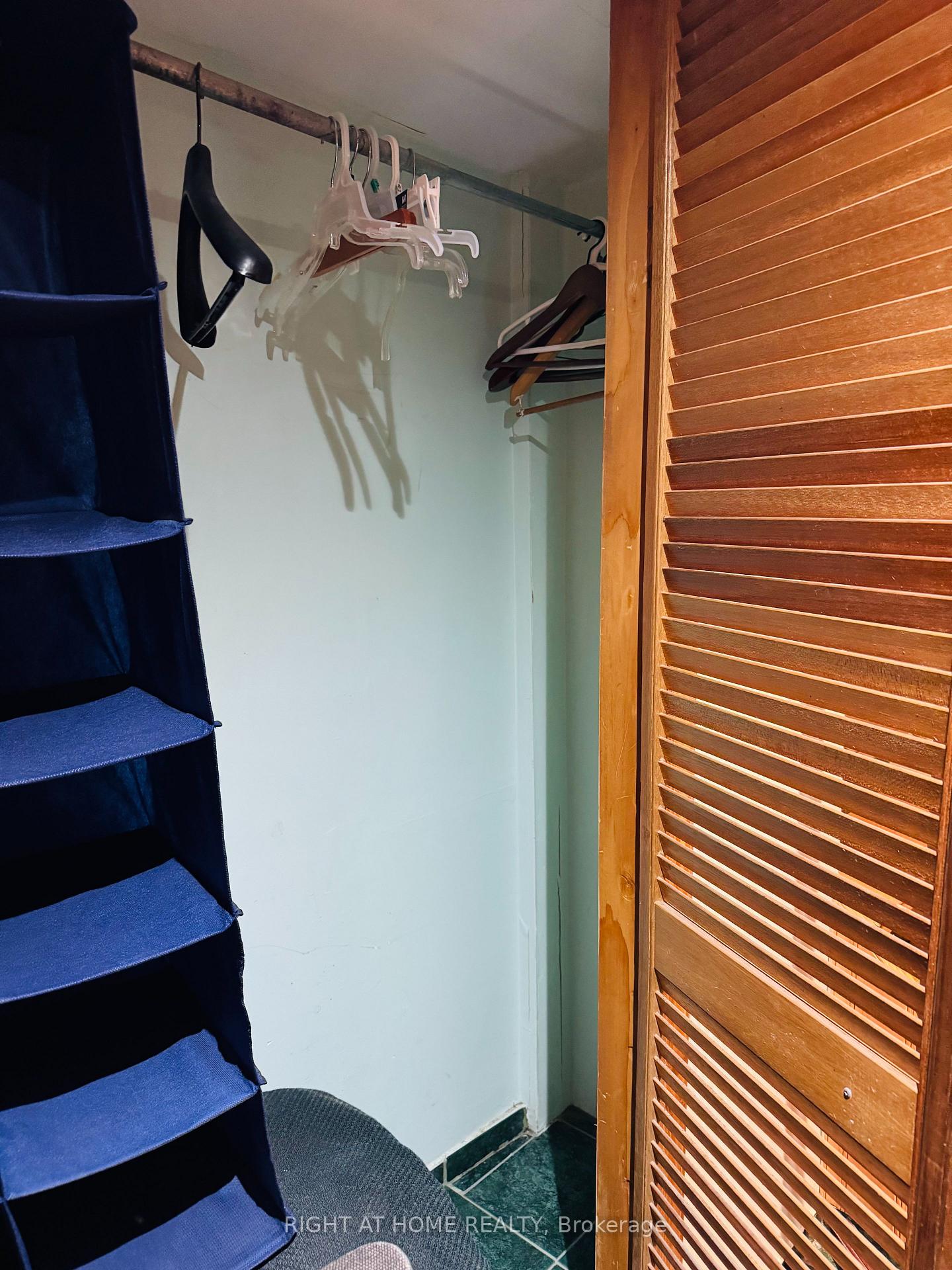 Photo 10 of Unit (Lower Level-Unit 1), 15 Lynnhaven Road, Toronto, Englemount-Lawrence — HOMEH