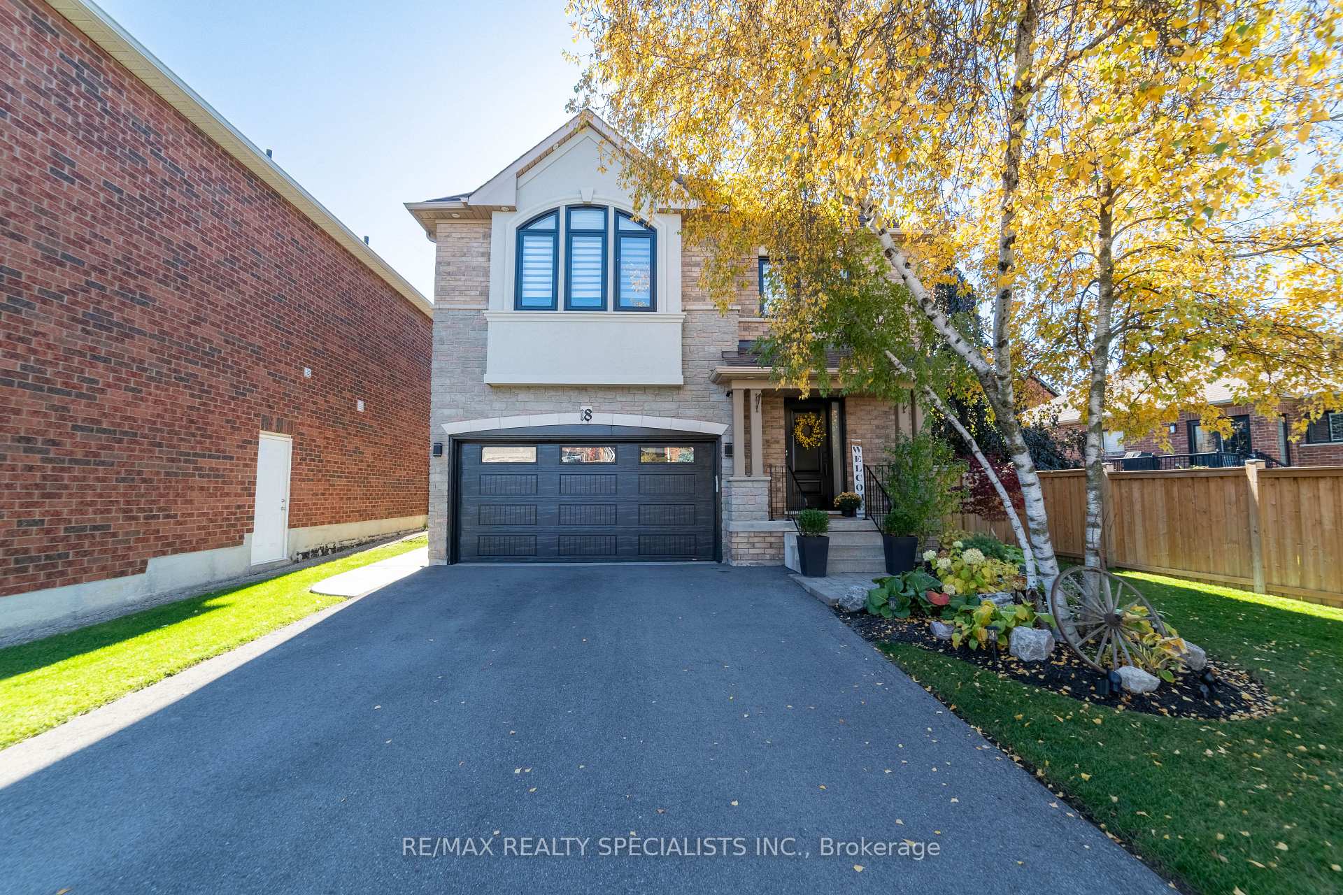 Photo 2 of 18 Pinebrook Circle, Caledon, Rural Caledon — HOMEH