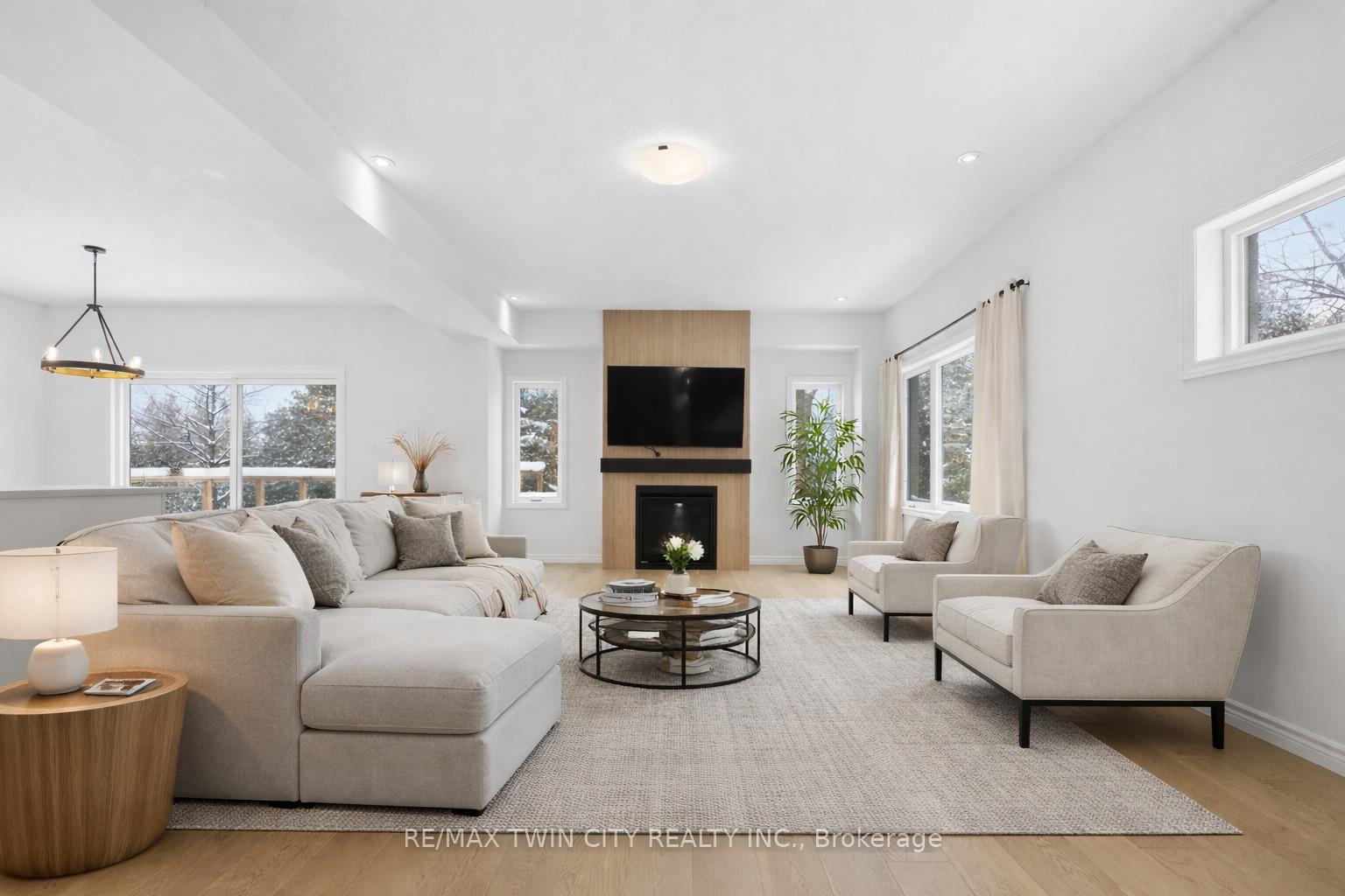 Photo 5 of 244 Otterbein Road, Kitchener — HOMEH