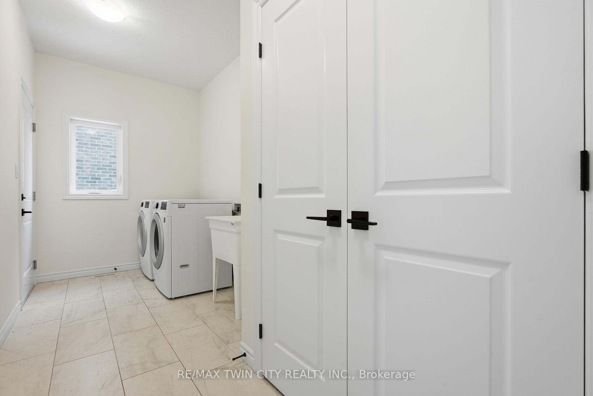 Photo 11 of 244 Otterbein Road, Kitchener — HOMEH