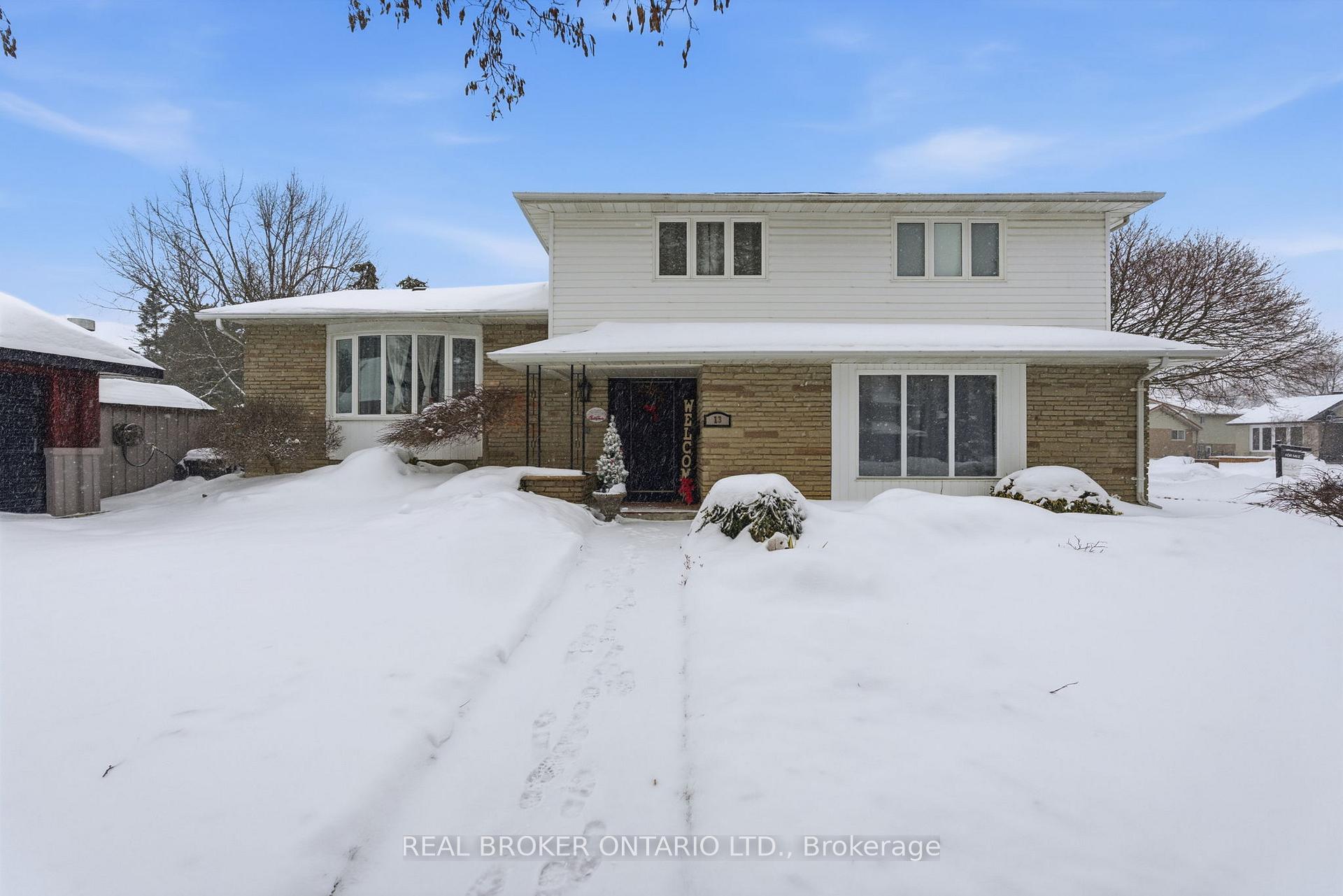 Photo 2 of 13 Pine Tree Crescent, Brampton, Brampton East — HOMEH