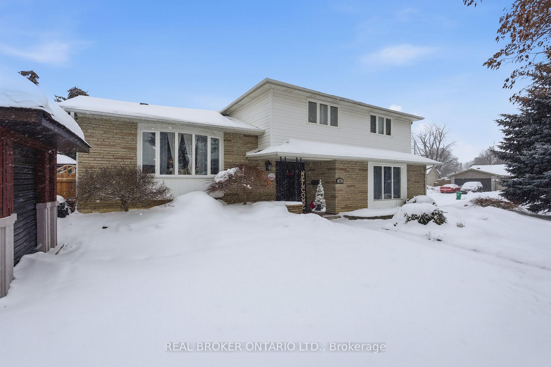 Photo 3 of 13 Pine Tree Crescent, Brampton, Brampton East — HOMEH