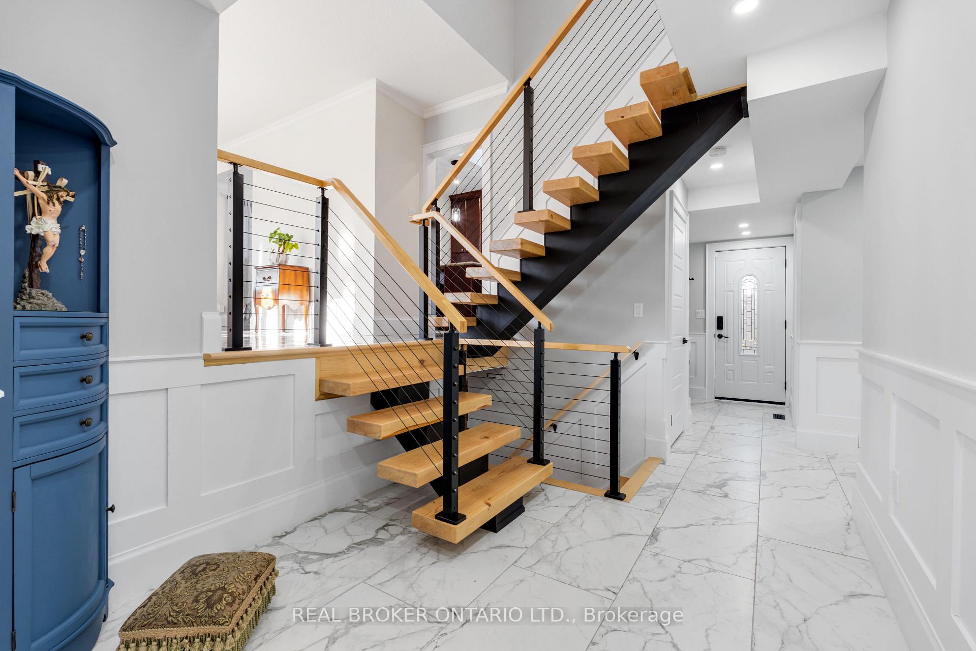 Photo 4 of 13 Pine Tree Crescent, Brampton, Brampton East — HOMEH