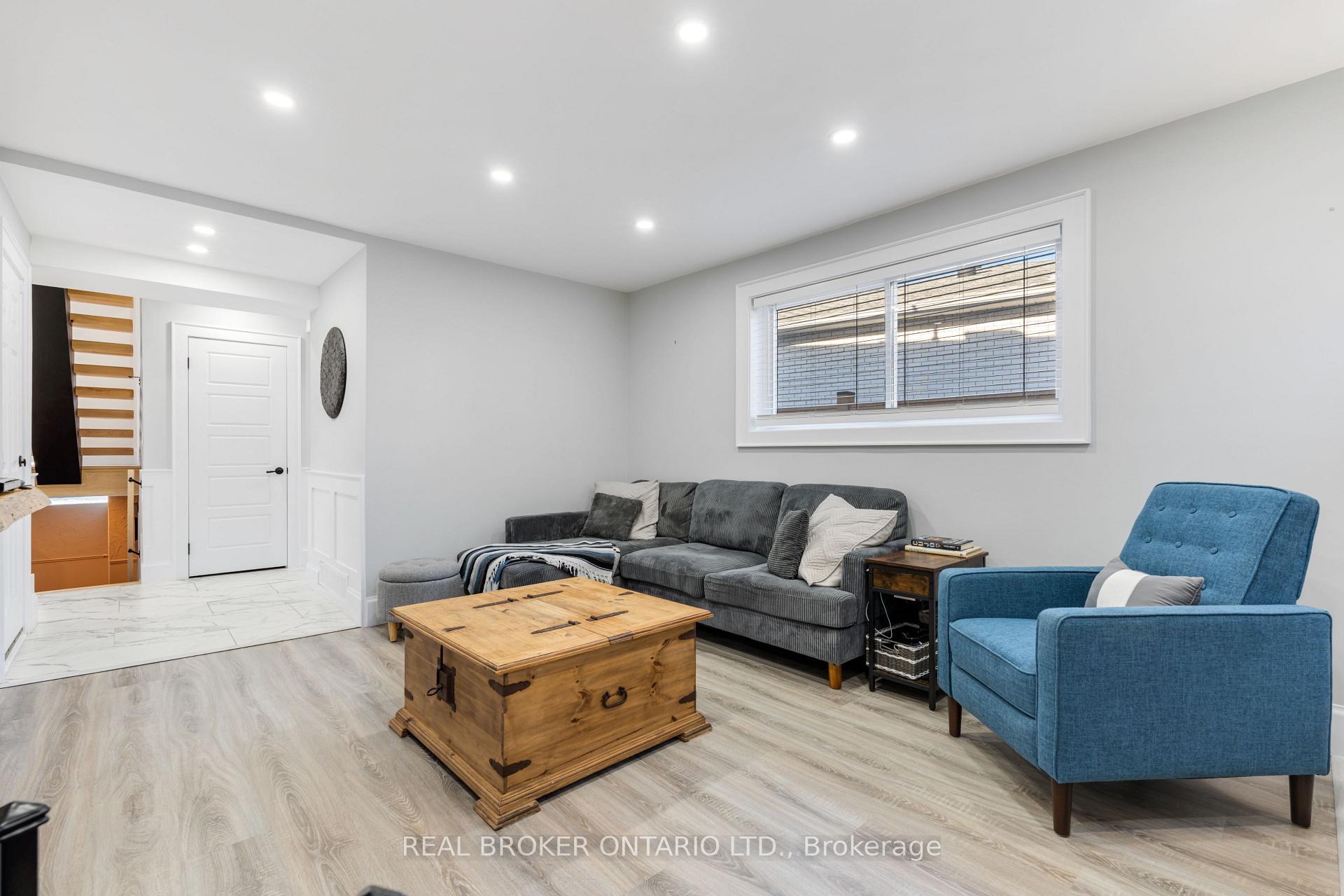 Photo 9 of 13 Pine Tree Crescent, Brampton, Brampton East — HOMEH