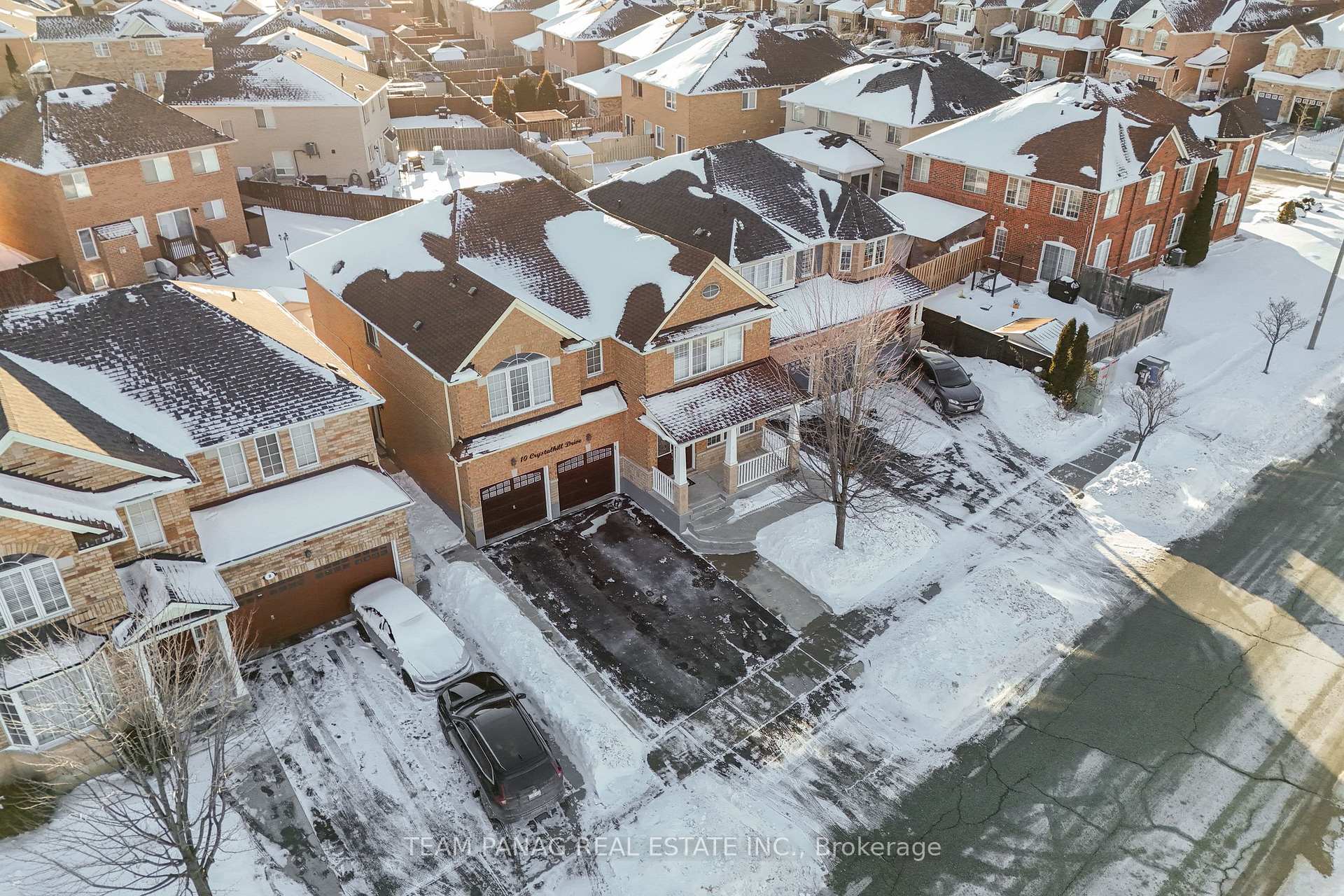 Photo 3 of 10 Crystalhill Drive, Brampton, Vales of Castlemore — HOMEH