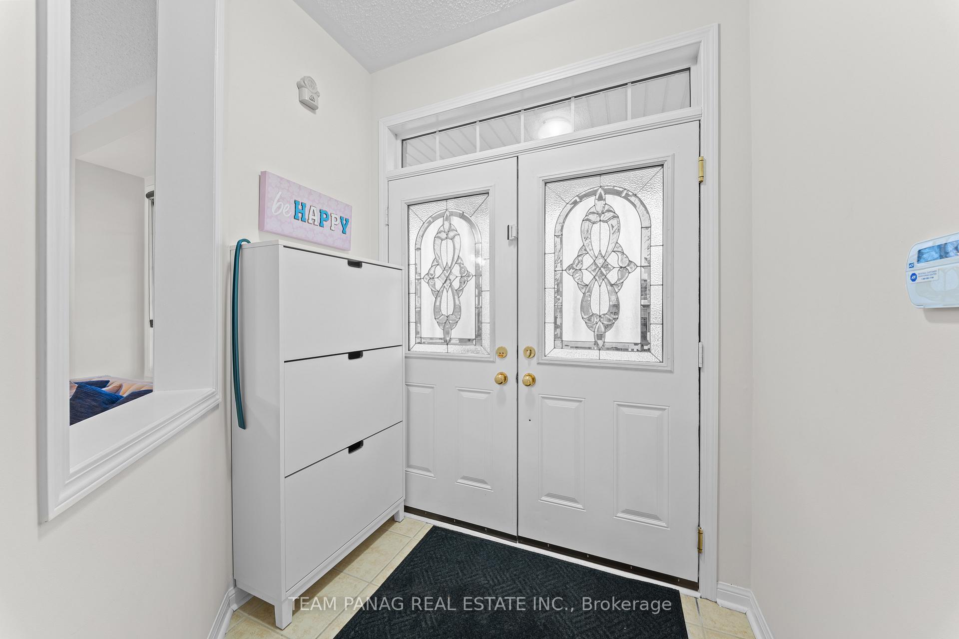 Photo 5 of 10 Crystalhill Drive, Brampton, Vales of Castlemore — HOMEH