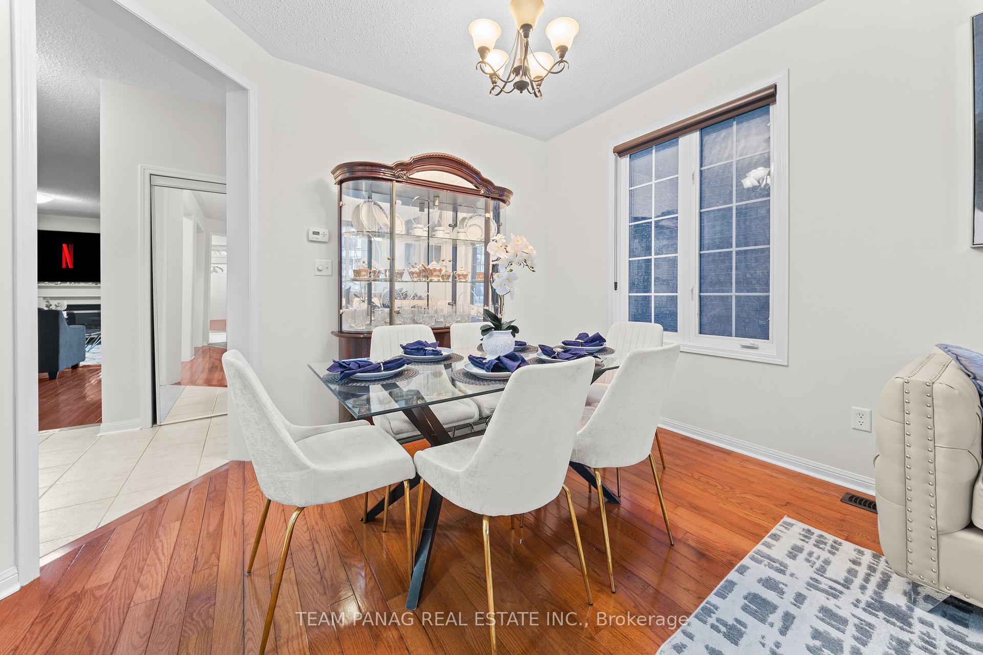 Photo 8 of 10 Crystalhill Drive, Brampton, Vales of Castlemore — HOMEH