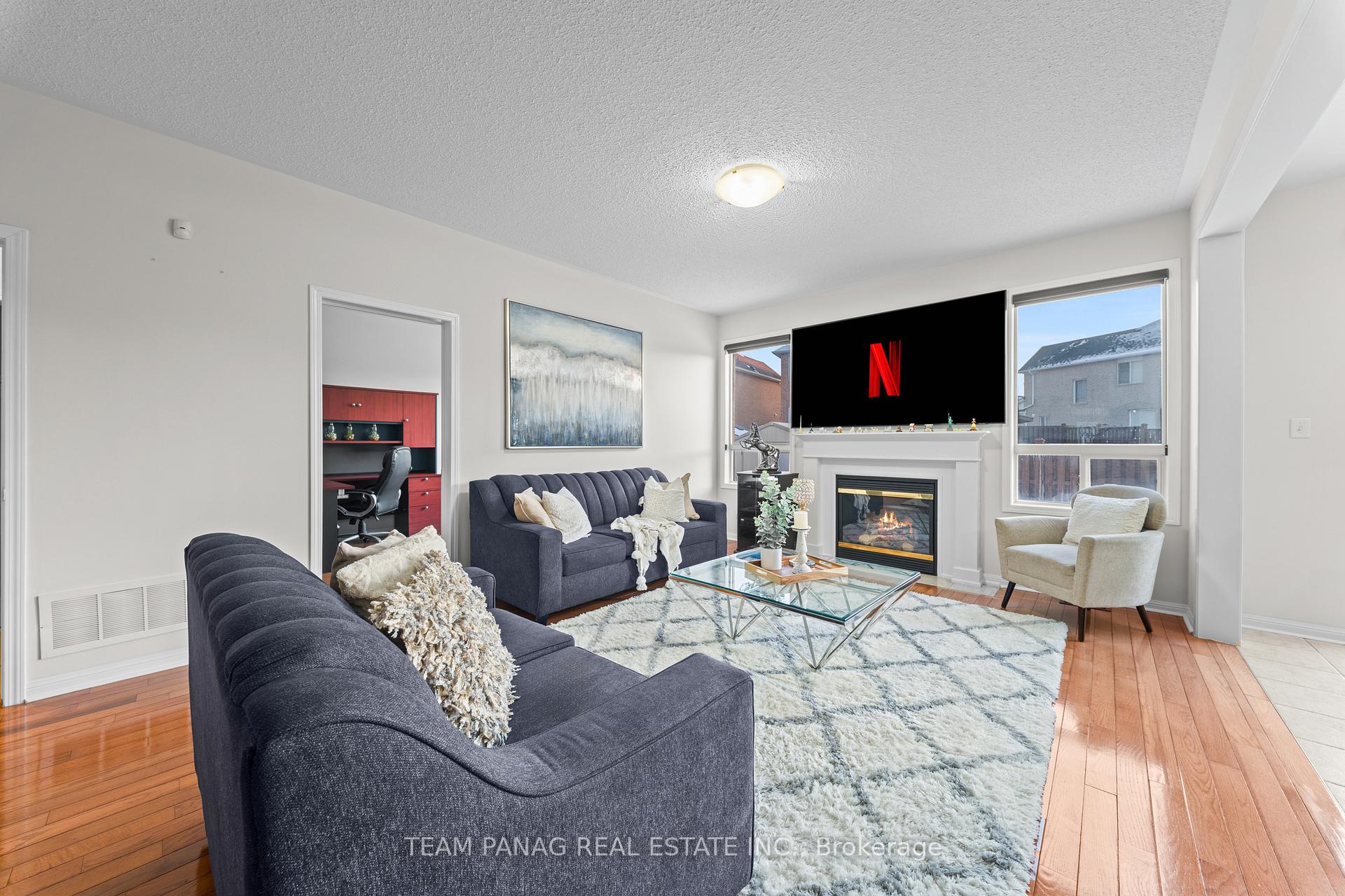 Photo 15 of 10 Crystalhill Drive, Brampton, Vales of Castlemore — HOMEH