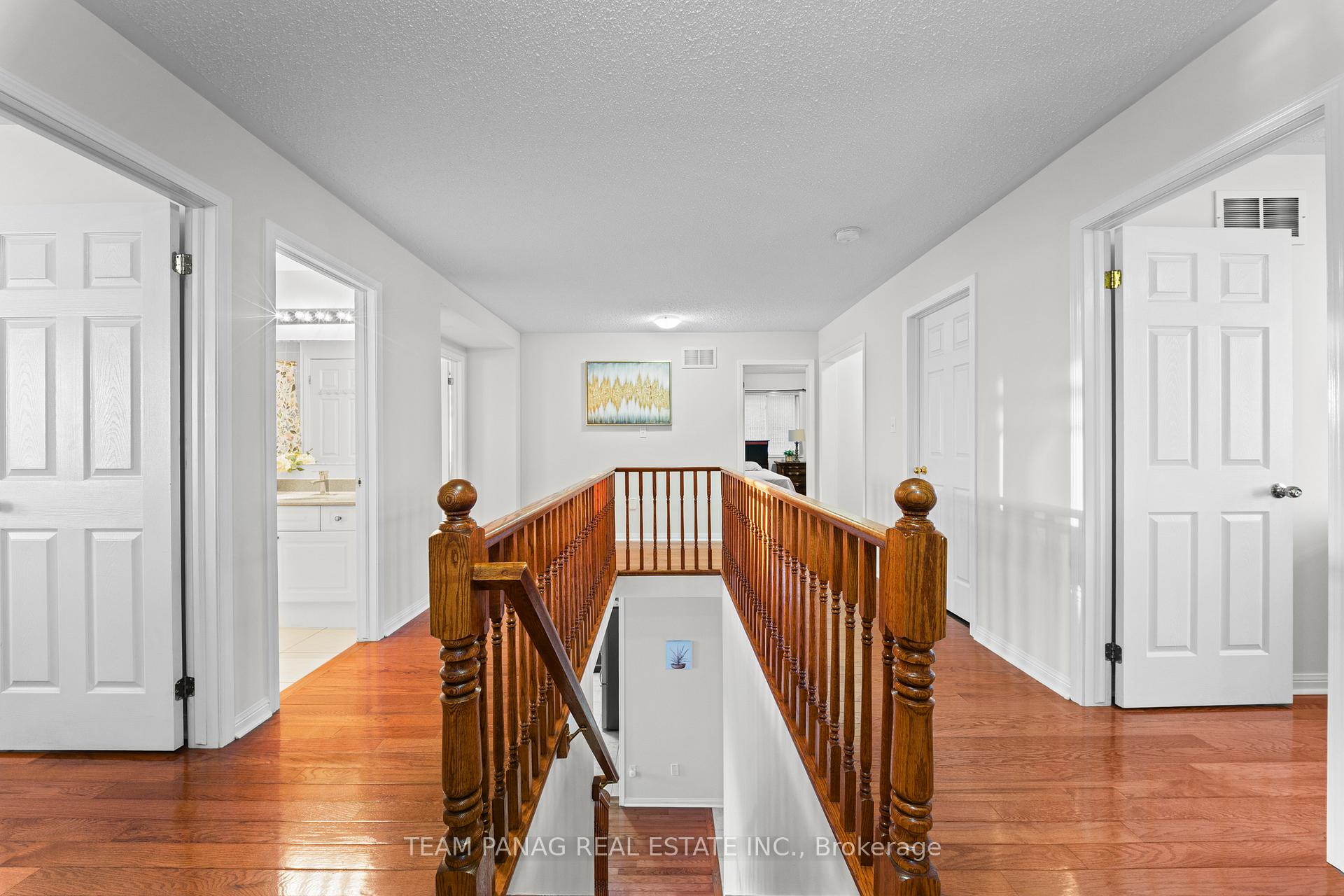 Photo 19 of 10 Crystalhill Drive, Brampton, Vales of Castlemore — HOMEH