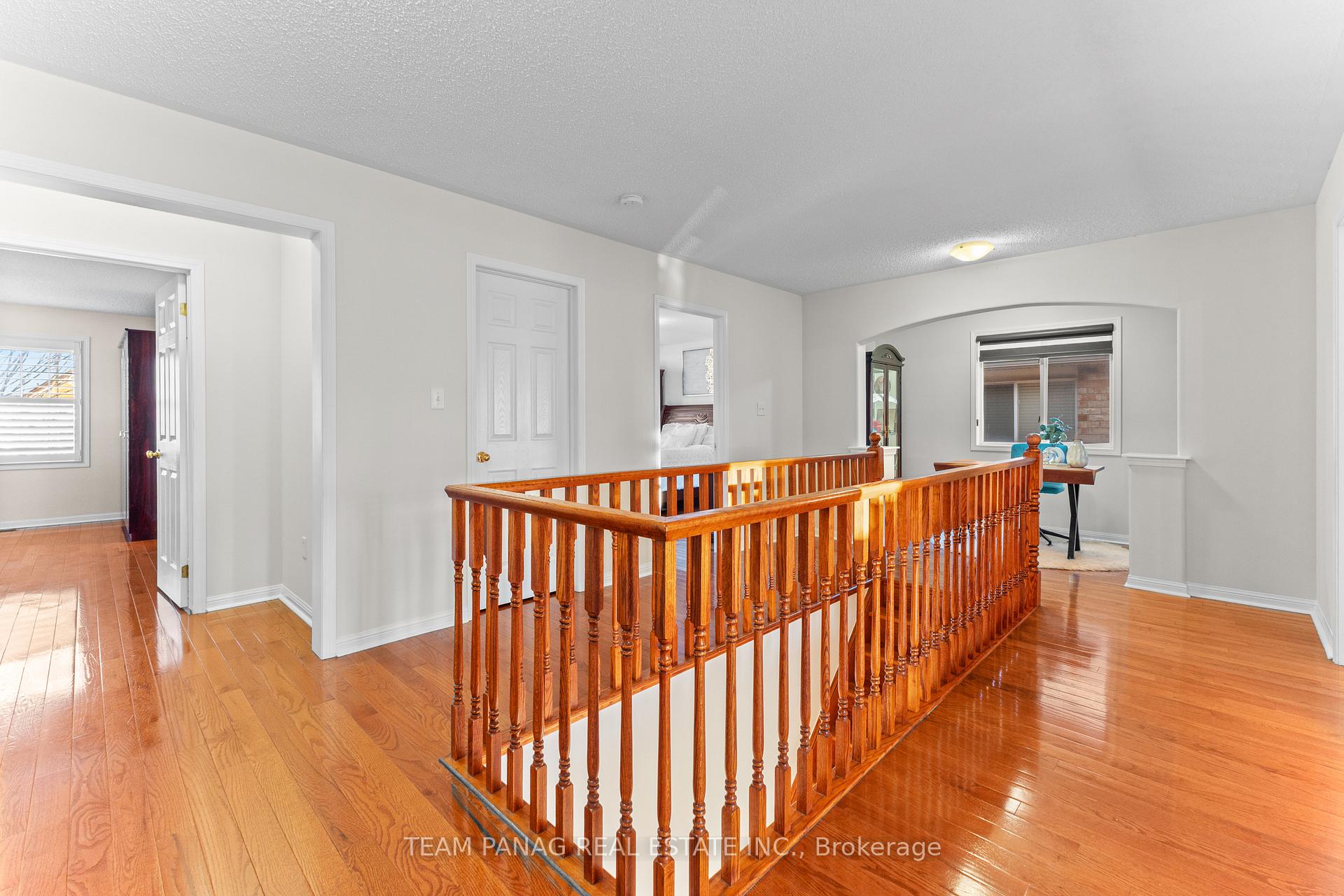 Photo 20 of 10 Crystalhill Drive, Brampton, Vales of Castlemore — HOMEH