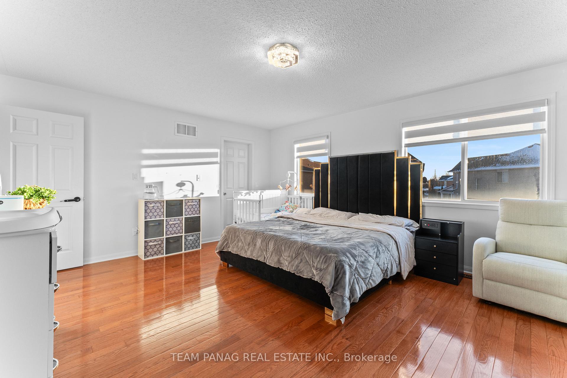 Photo 22 of 10 Crystalhill Drive, Brampton, Vales of Castlemore — HOMEH