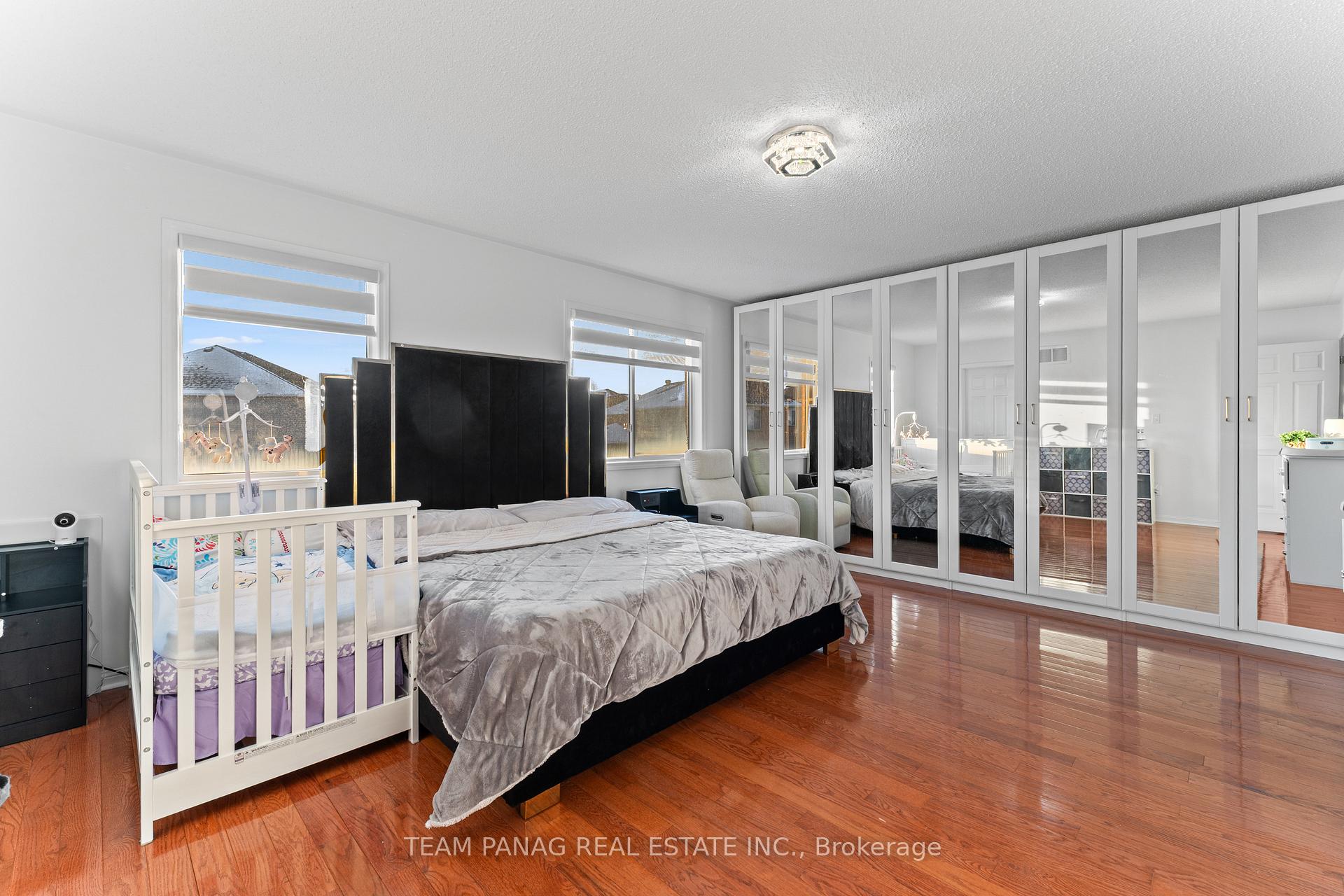 Photo 23 of 10 Crystalhill Drive, Brampton, Vales of Castlemore — HOMEH