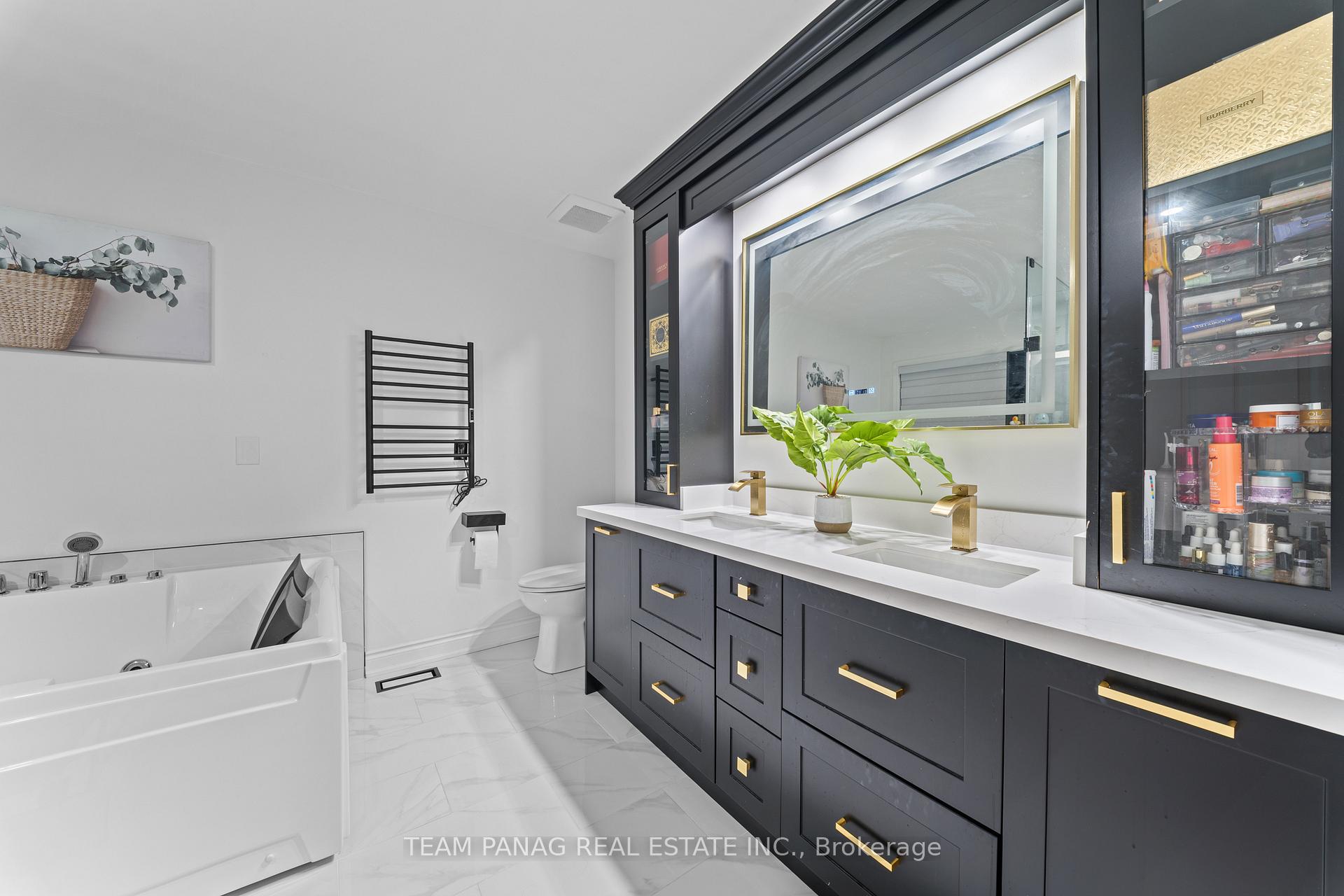 Photo 24 of 10 Crystalhill Drive, Brampton, Vales of Castlemore — HOMEH