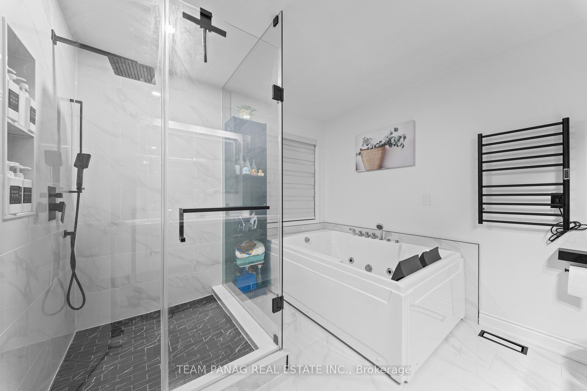 Photo 25 of 10 Crystalhill Drive, Brampton, Vales of Castlemore — HOMEH