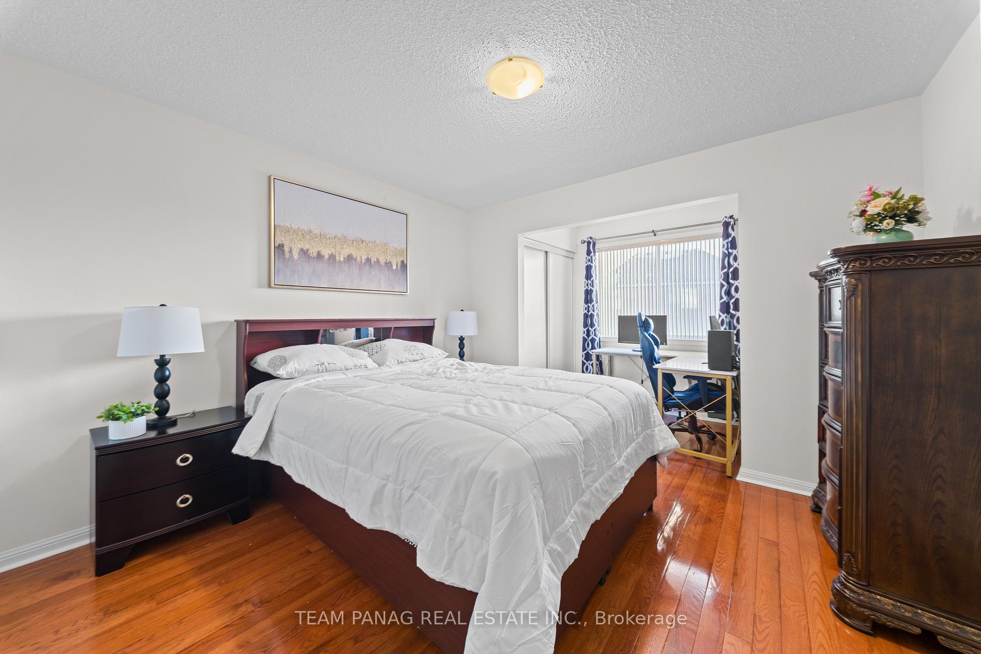 Photo 29 of 10 Crystalhill Drive, Brampton, Vales of Castlemore — HOMEH