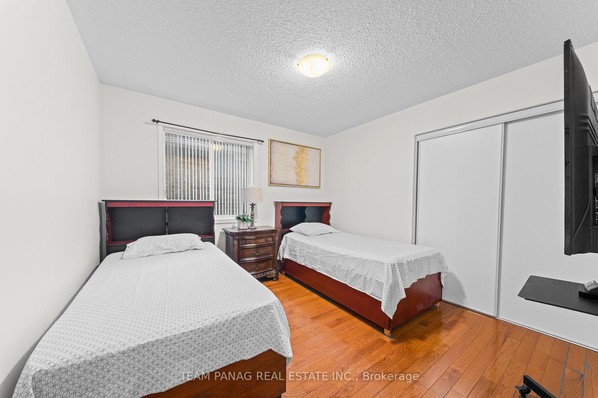 Photo 31 of 10 Crystalhill Drive, Brampton, Vales of Castlemore — HOMEH